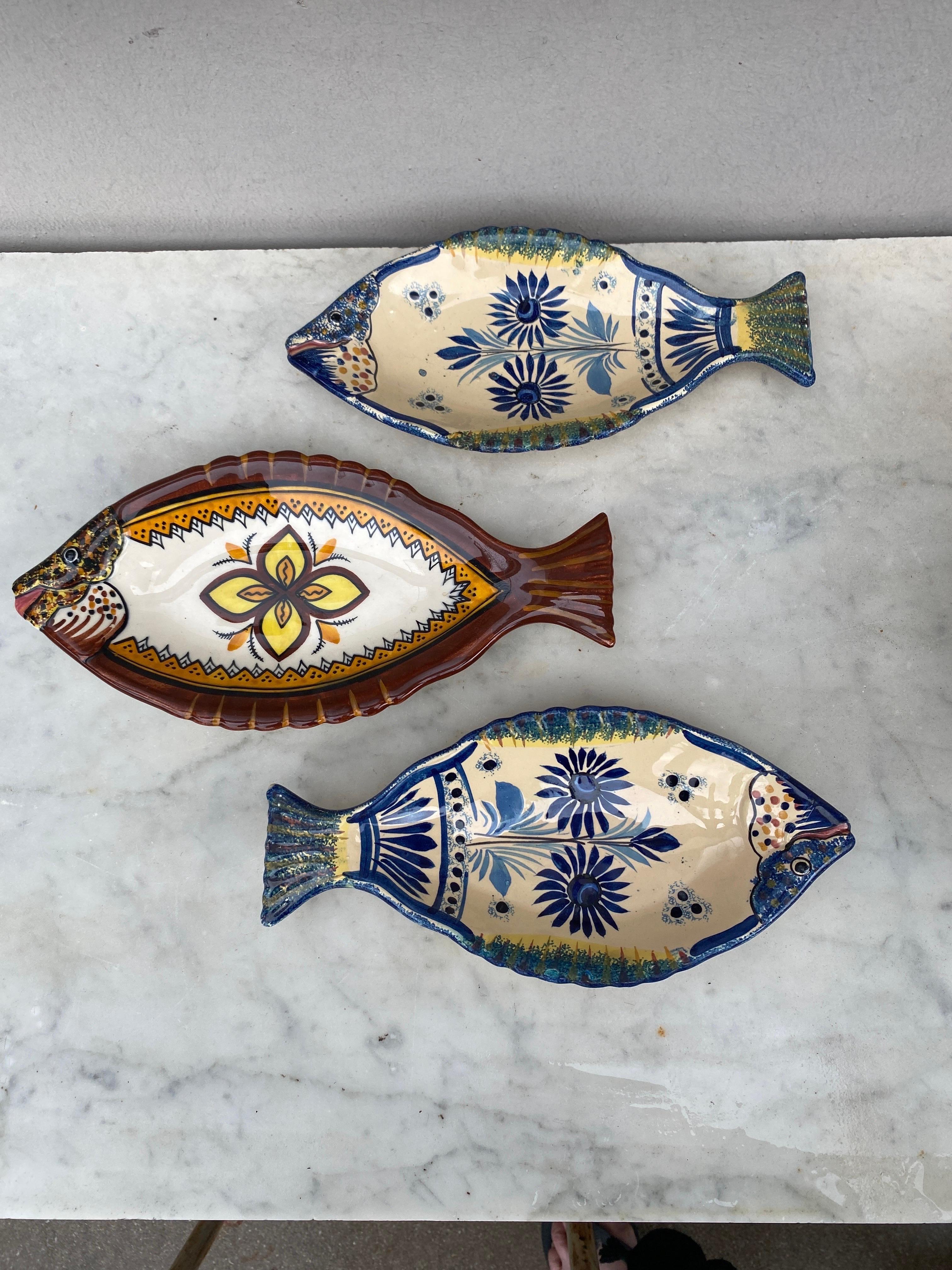 Mid-20th Century French Faience Fish Platter Henriot Quimper, Circa 1930 For Sale
