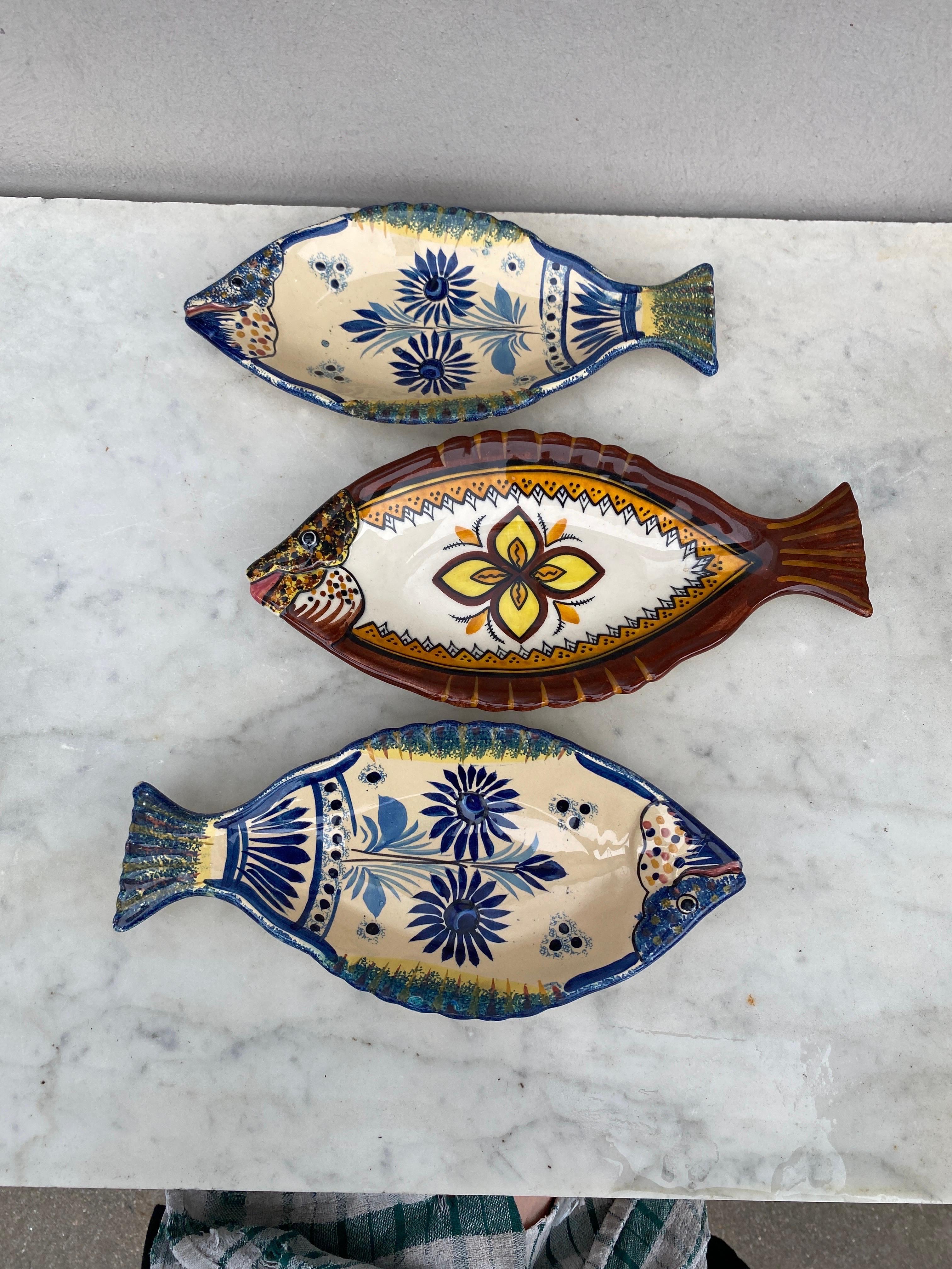 French Faience Fish Platter Henriot Quimper, Circa 1930 For Sale 1