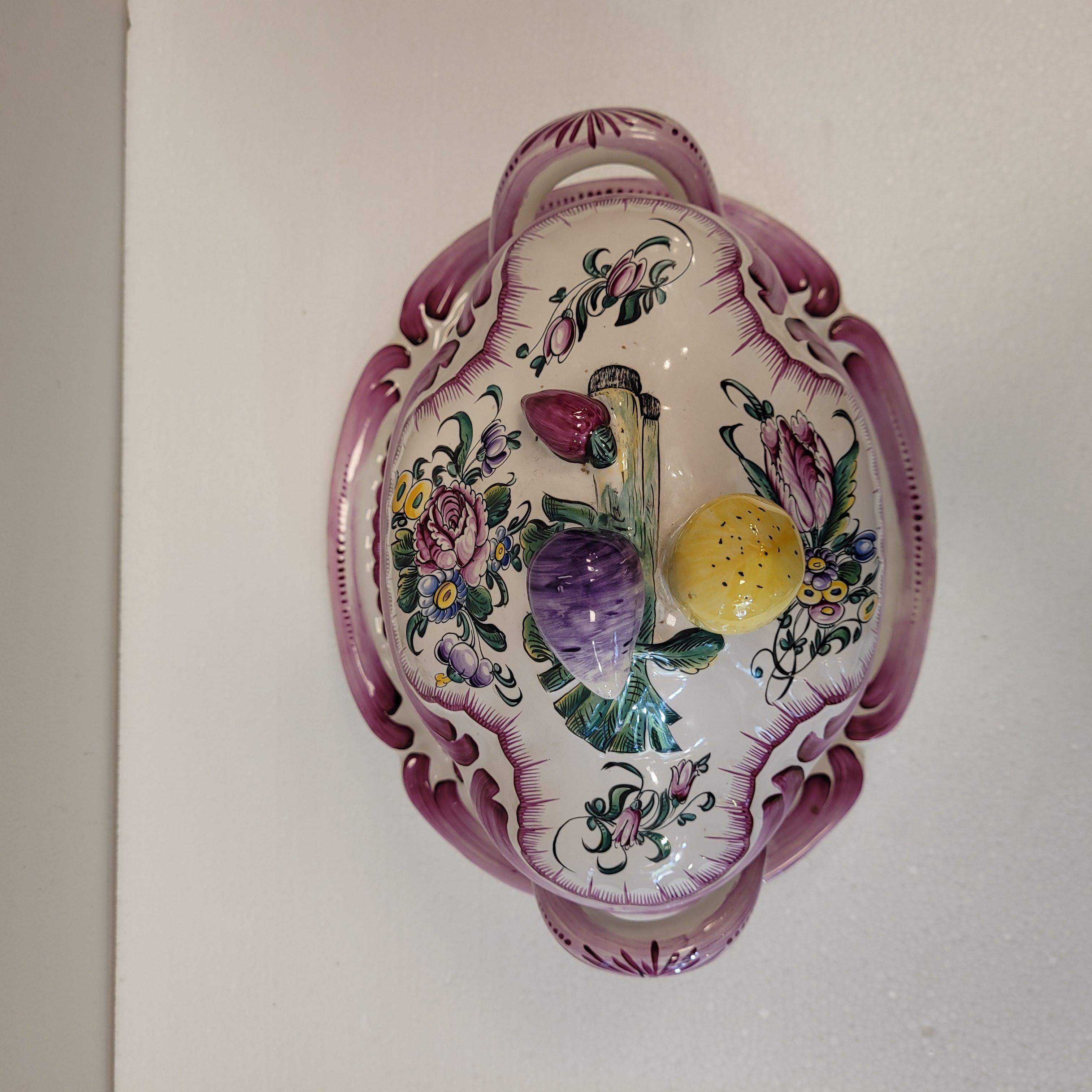 Recipiente para legumbres Estrasburgo amarillo rosa pintado a mano en loza francesa  fuente Pintado a mano en venta