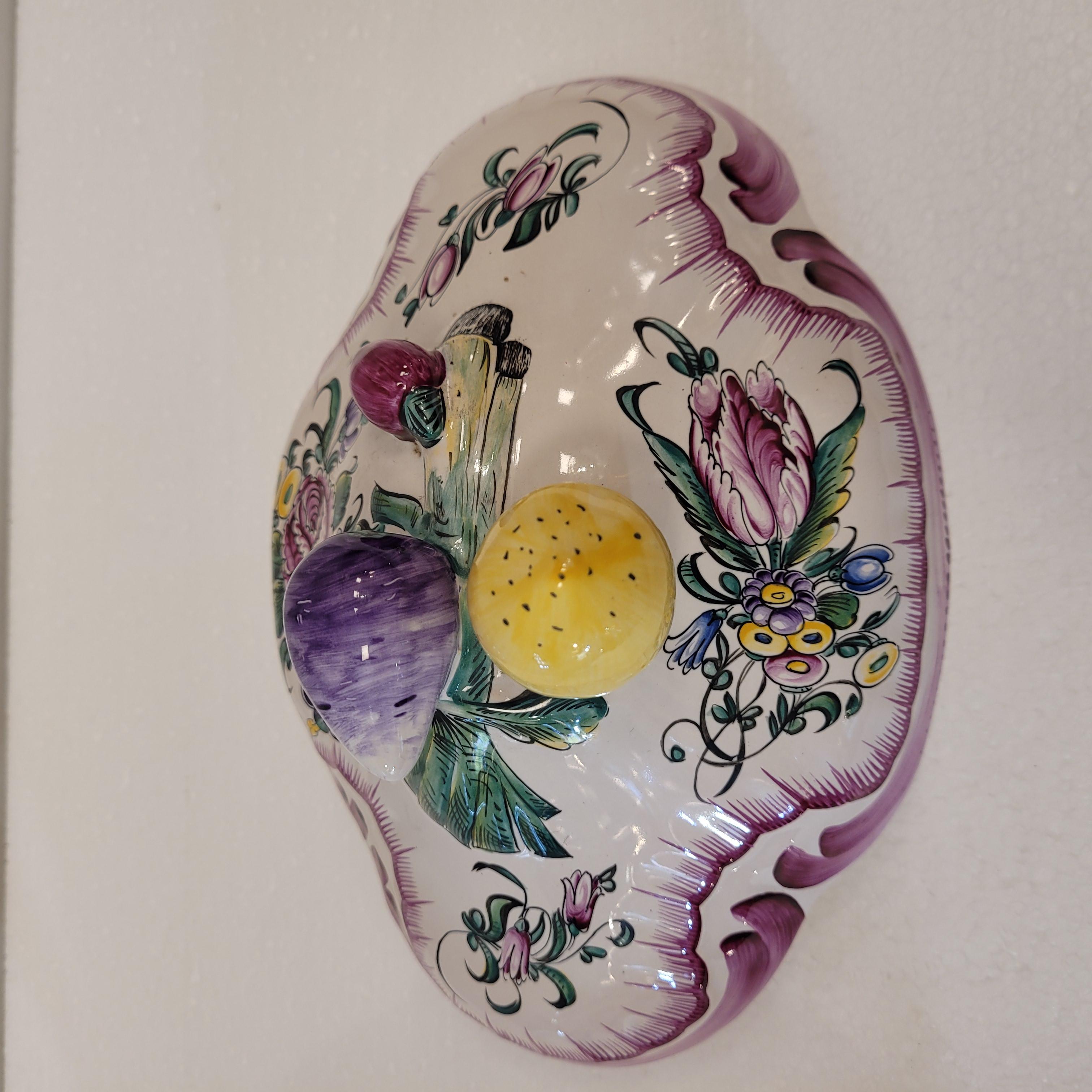 Recipiente para legumbres Estrasburgo amarillo rosa pintado a mano en loza francesa  fuente en venta 1