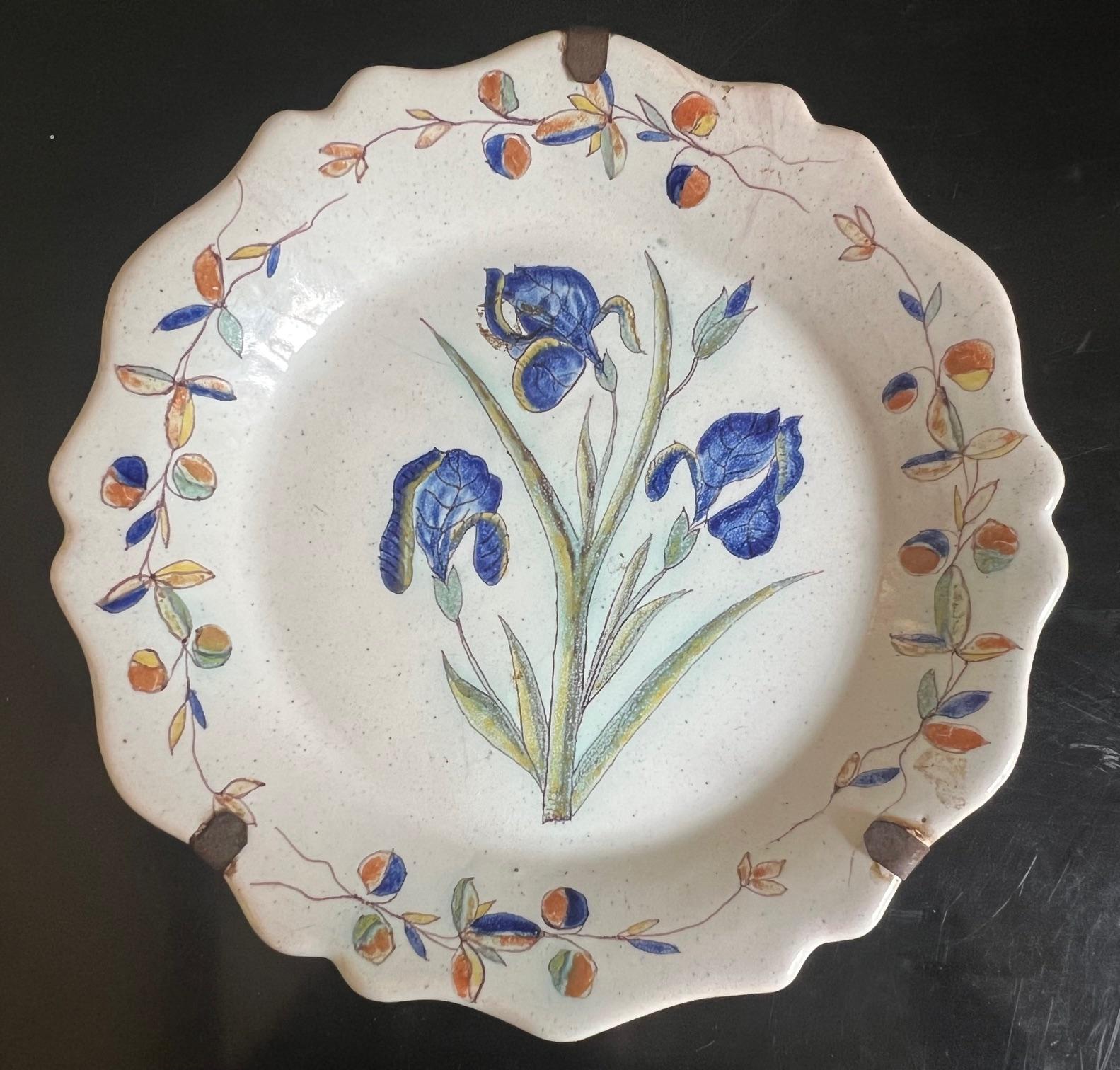 Céramique Assiette en faïence peinte à la main, C.I.C. en vente