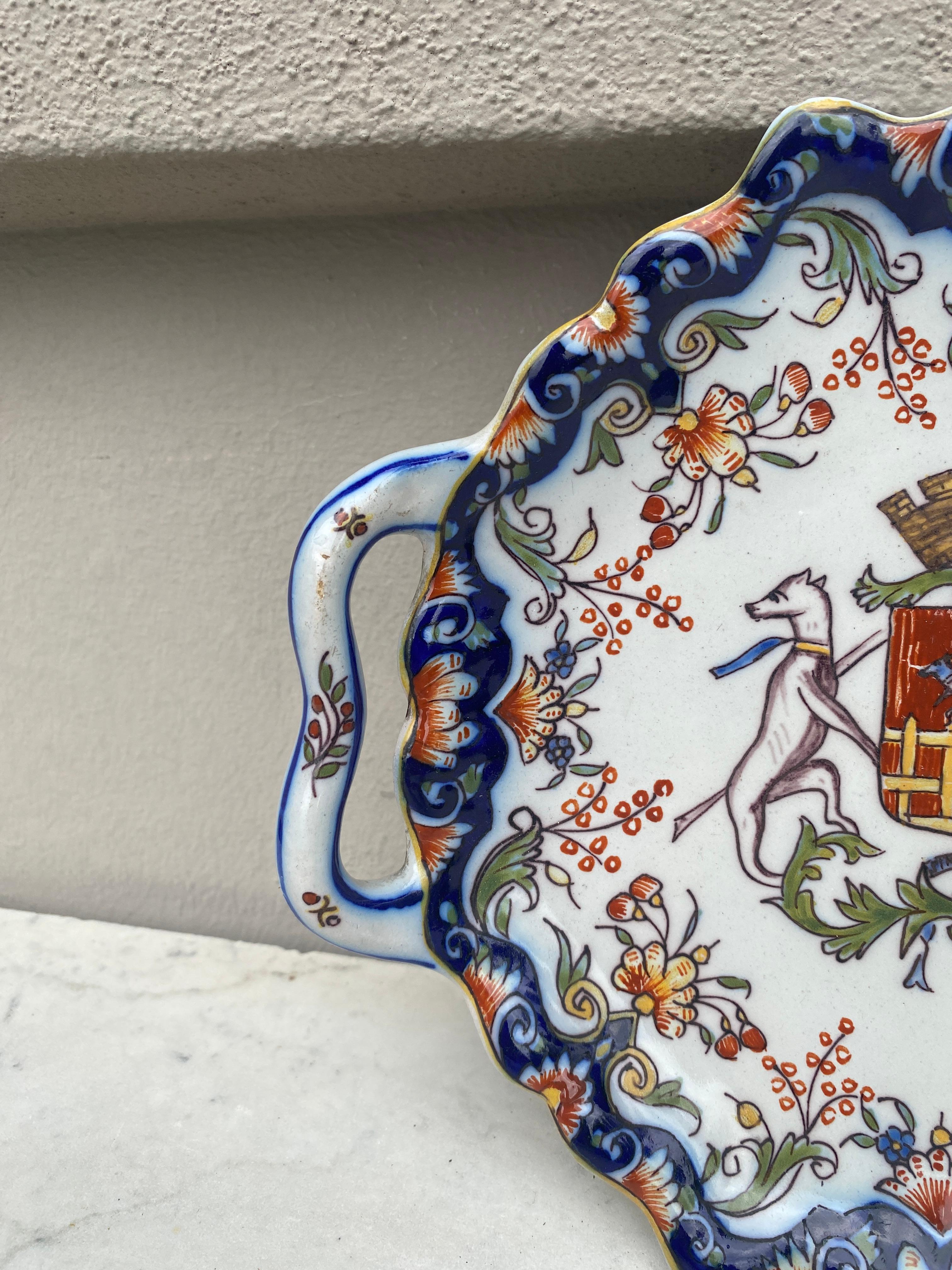 Provincial français Plat à anses en faïence française Desvres, vers 1900 en vente