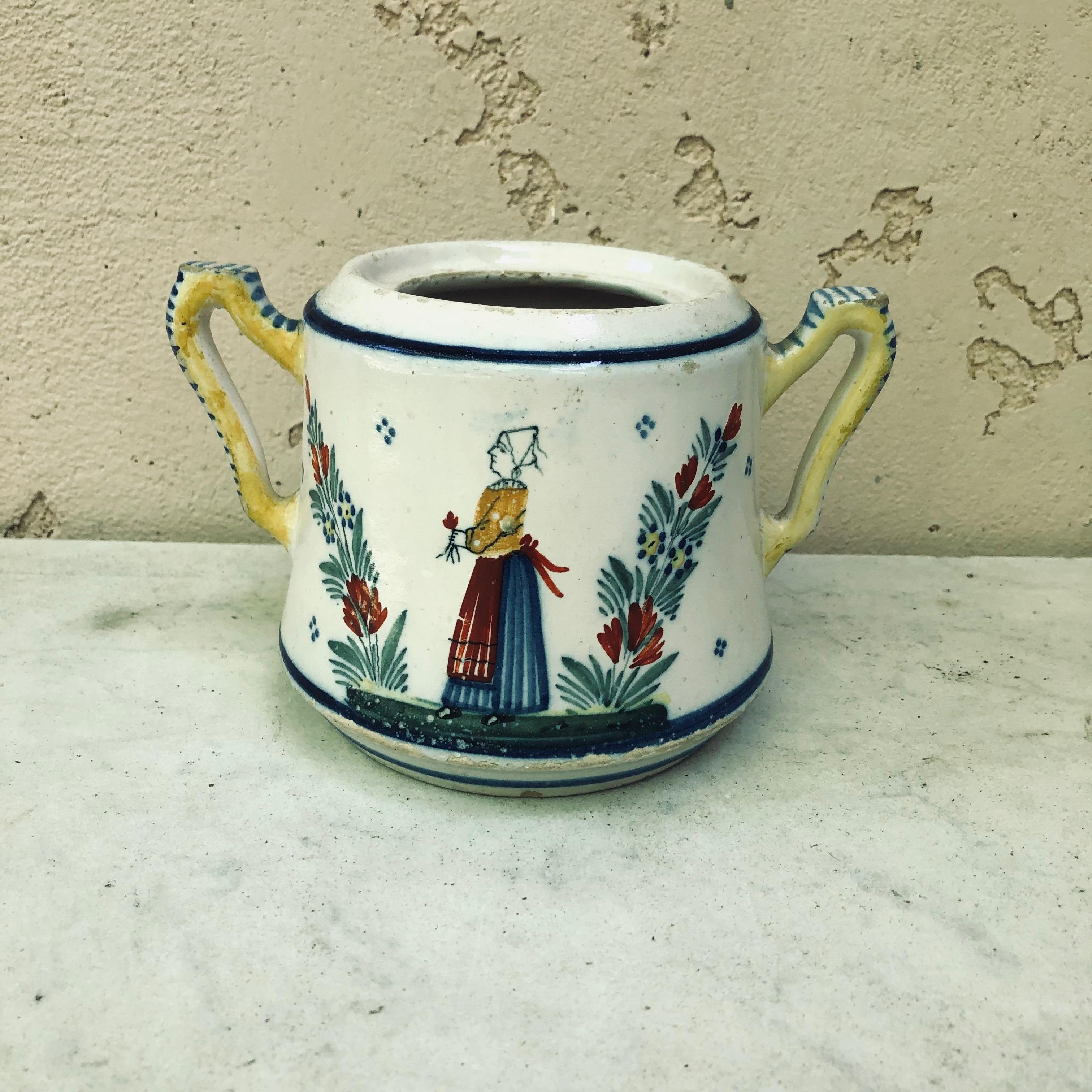 Französische Fayencekanne mit Henkel Henriot Quimper, um 1900.