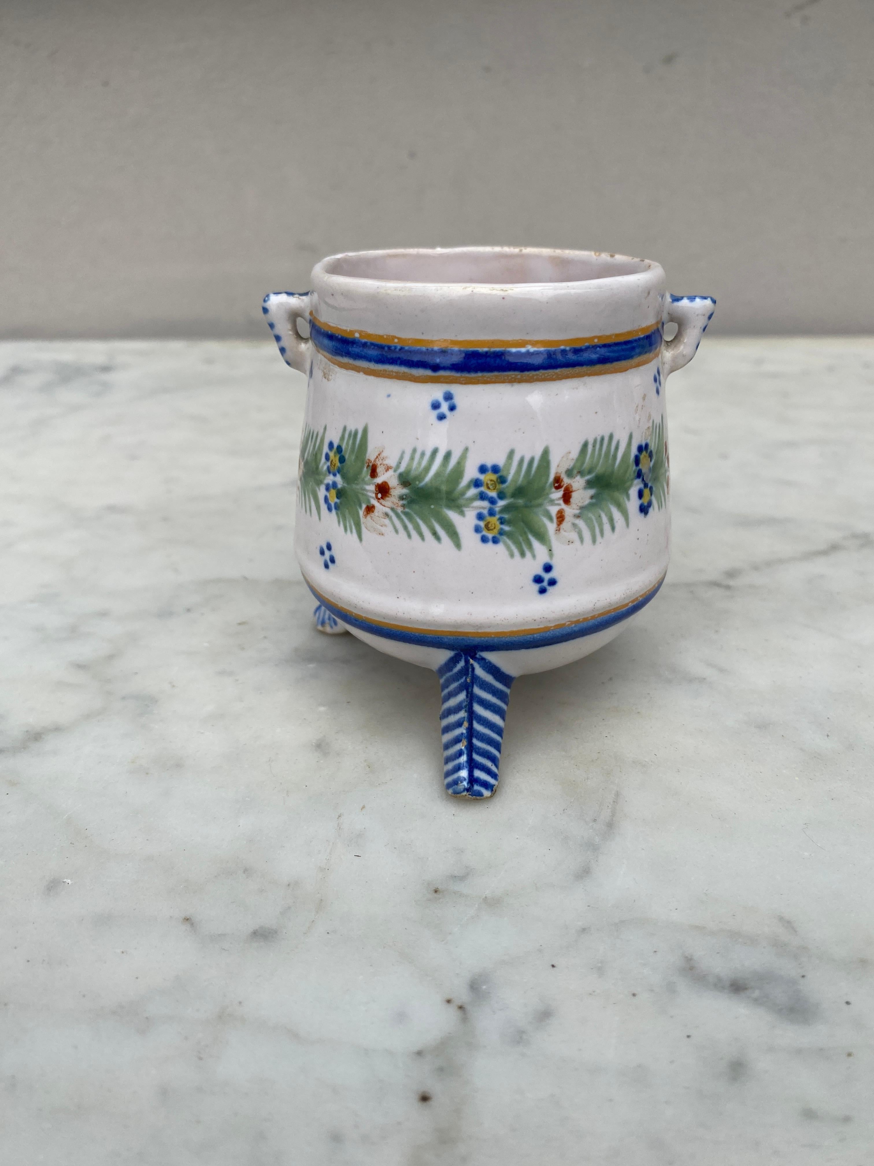 French Faience Handled Pot Henriot Quimper, Circa 1900 In Good Condition In Austin, TX