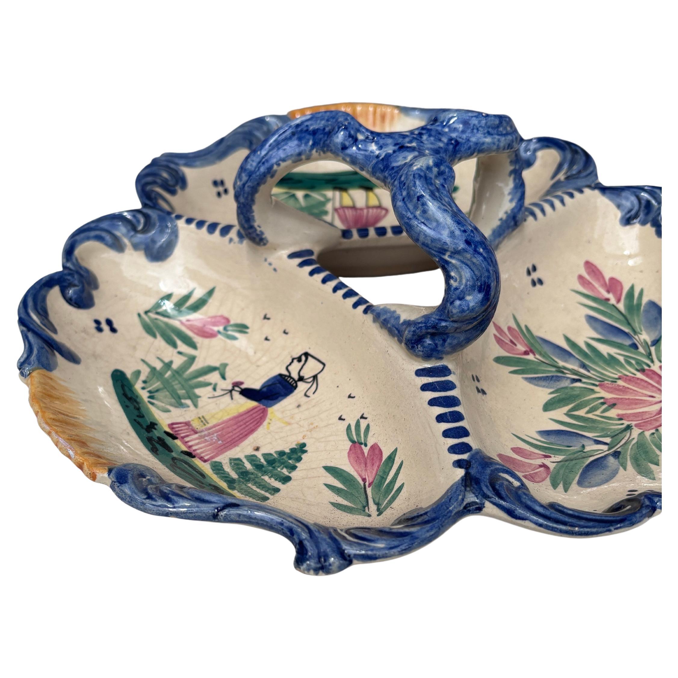 French Faience Handled Server Platter HB Quimper Circa 1940 (Rustikal) im Angebot