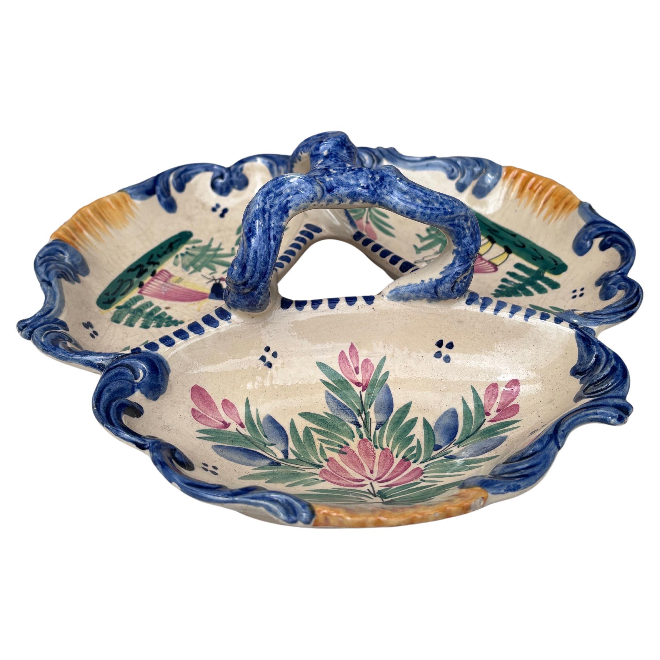 French Faience Handled Server Platter HB Quimper Circa 1940 im Zustand „Gut“ im Angebot in Austin, TX