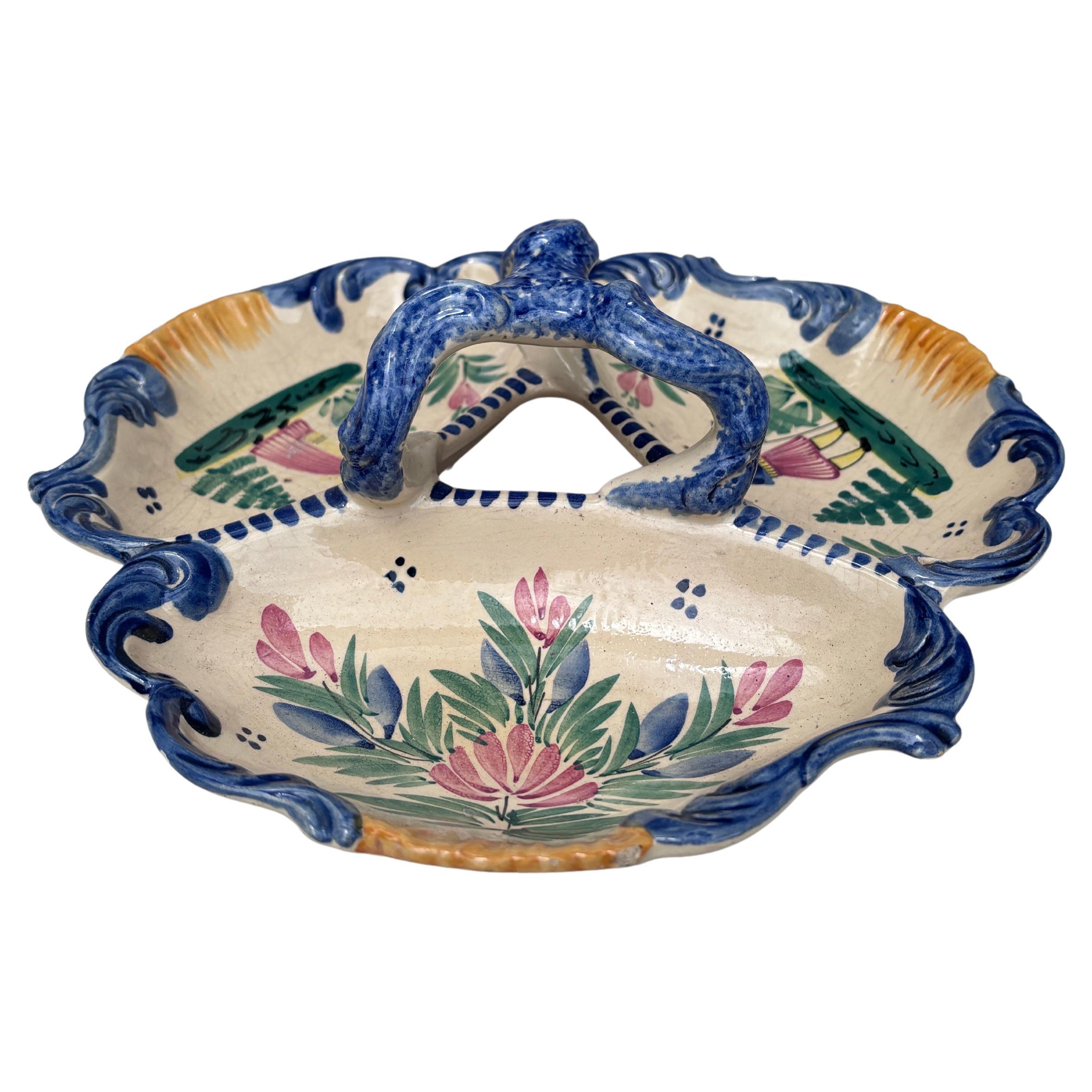 French Faience Handled Server Platter HB Quimper Circa 1940 (Mitte des 20. Jahrhunderts) im Angebot