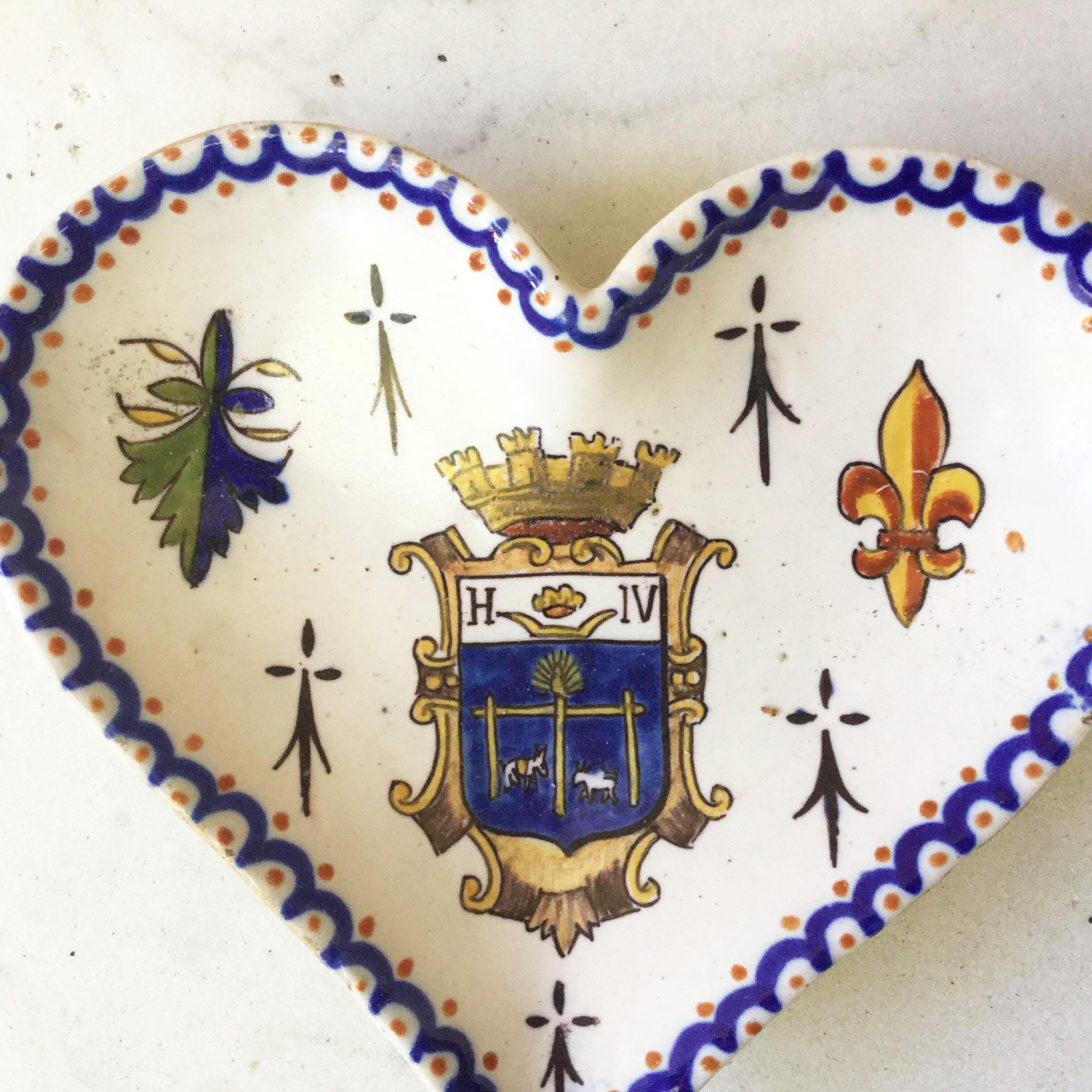 Small French faience heart shaped platter or pin tray, circa 1910 attributed to Desvres.
Coat of arms and fleur de lys.