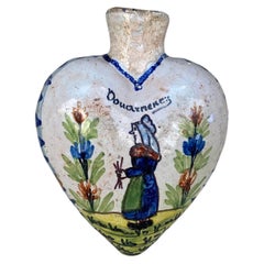 Französische Fayence Herz Secouette Flask / Hand Warmer HB Quimper, um 1900