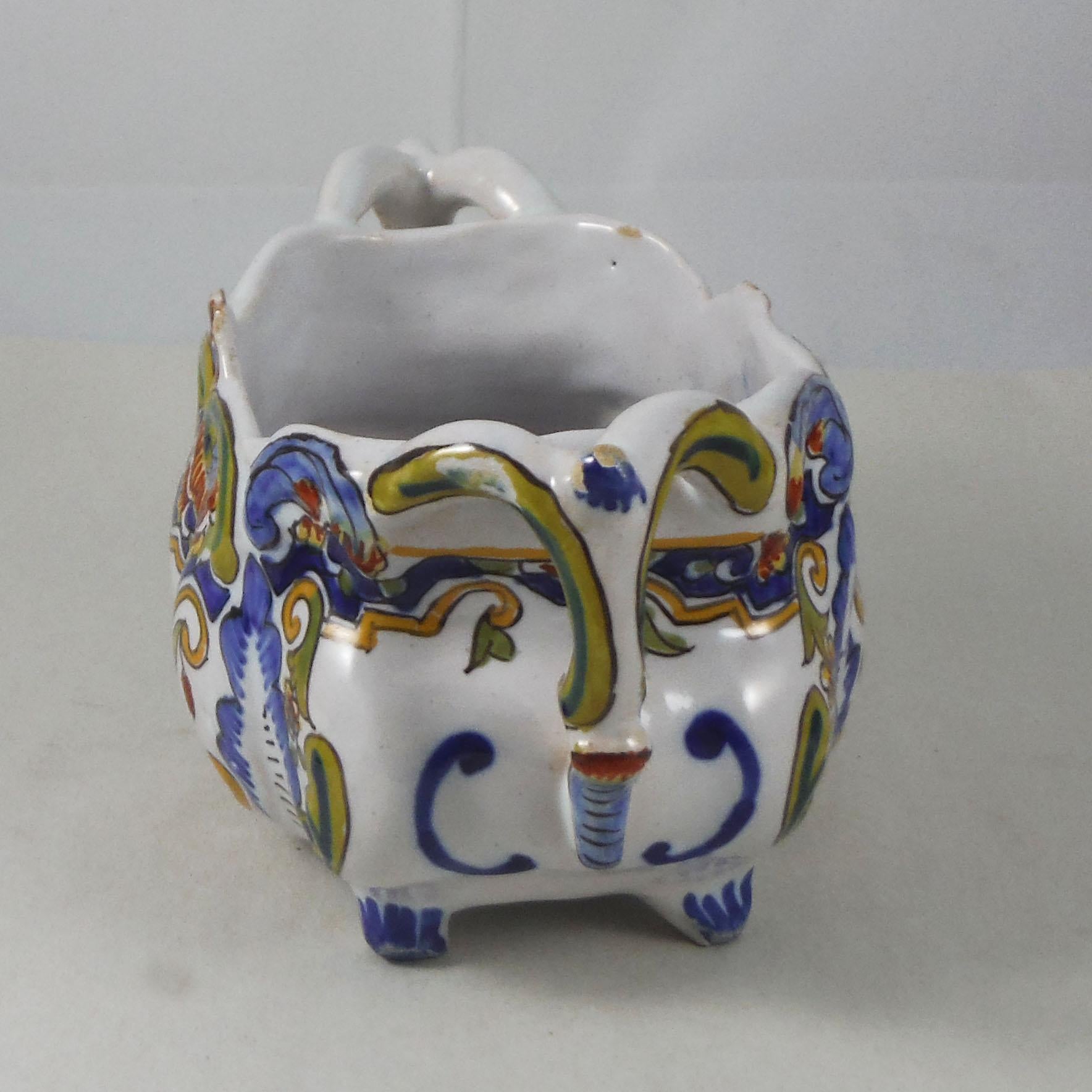 cache pot ancien en faience