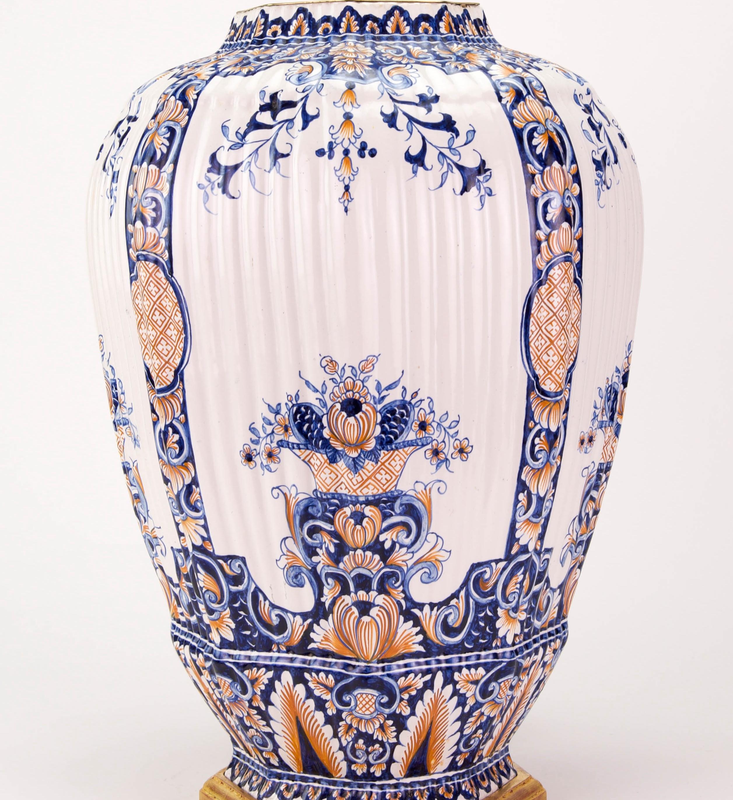 French Faience Large Hexagonal Ribbed Form Blue, White and Iron Red Table Lamp For Sale 3