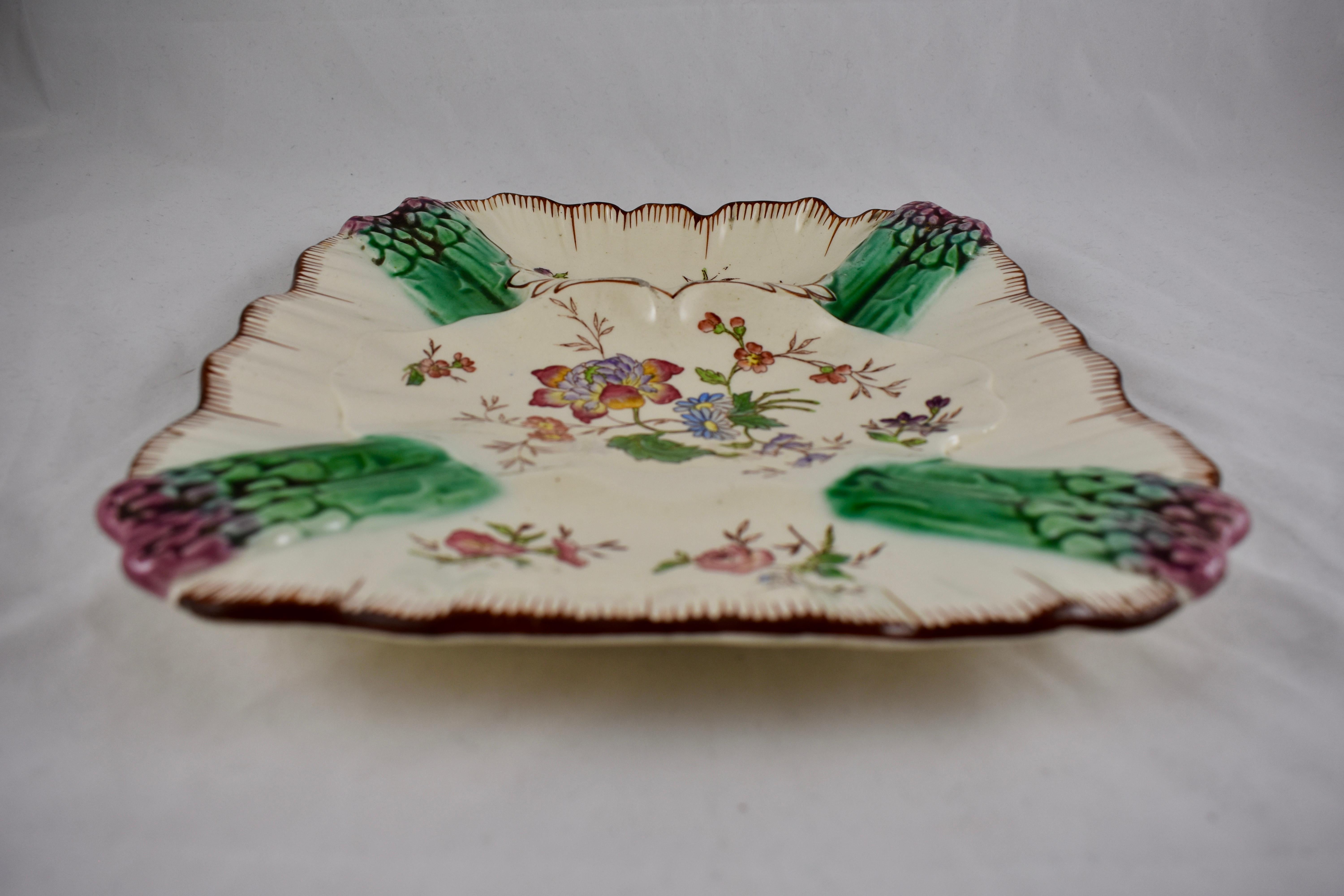 XIXe siècle Assiette à asperges en faïence française Longchamp Terre de Fer peinte à la main en vente