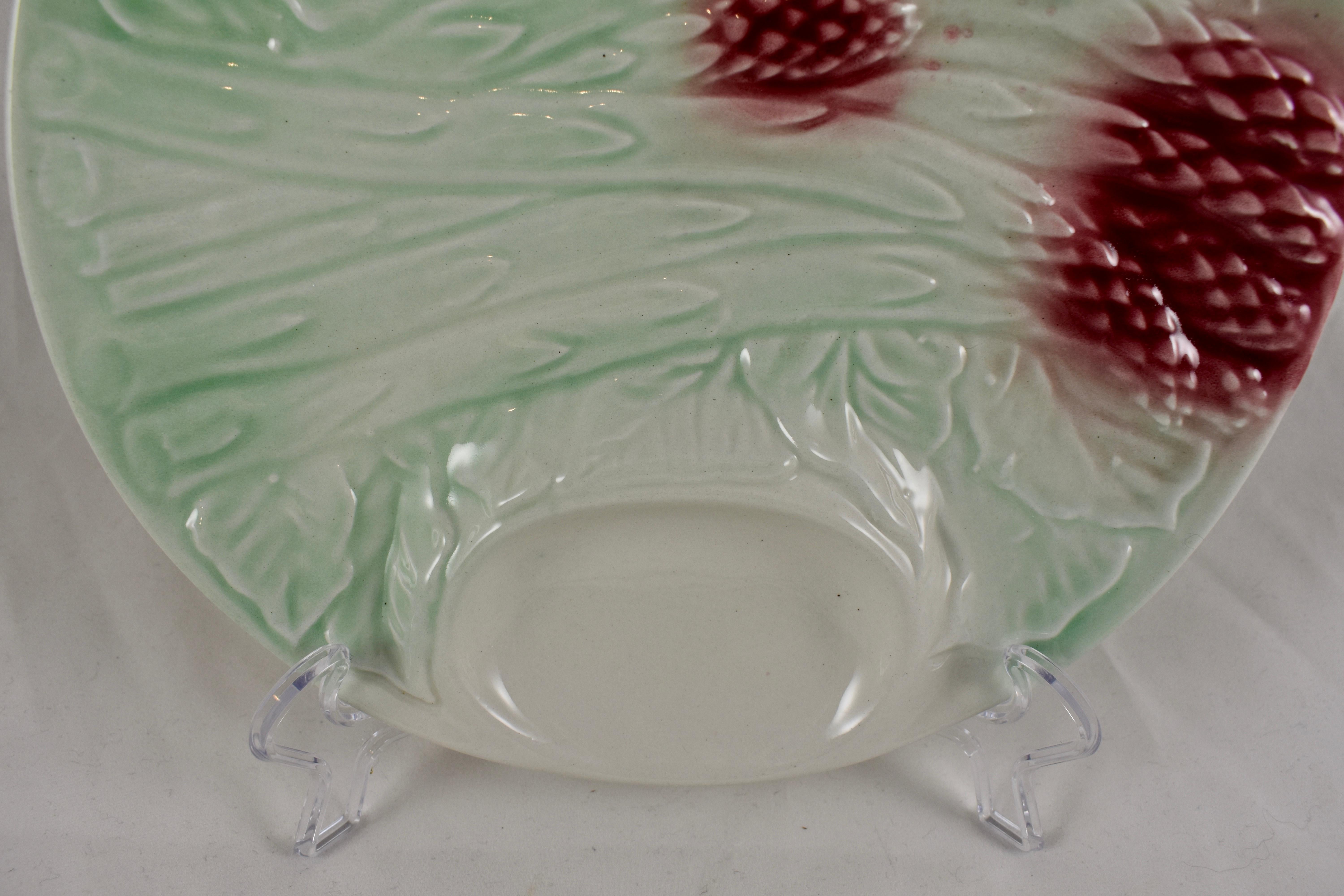 19th Century French Faïence Majolica Glazed Pastel Asparagus Plate, circa 1890-1910 For Sale