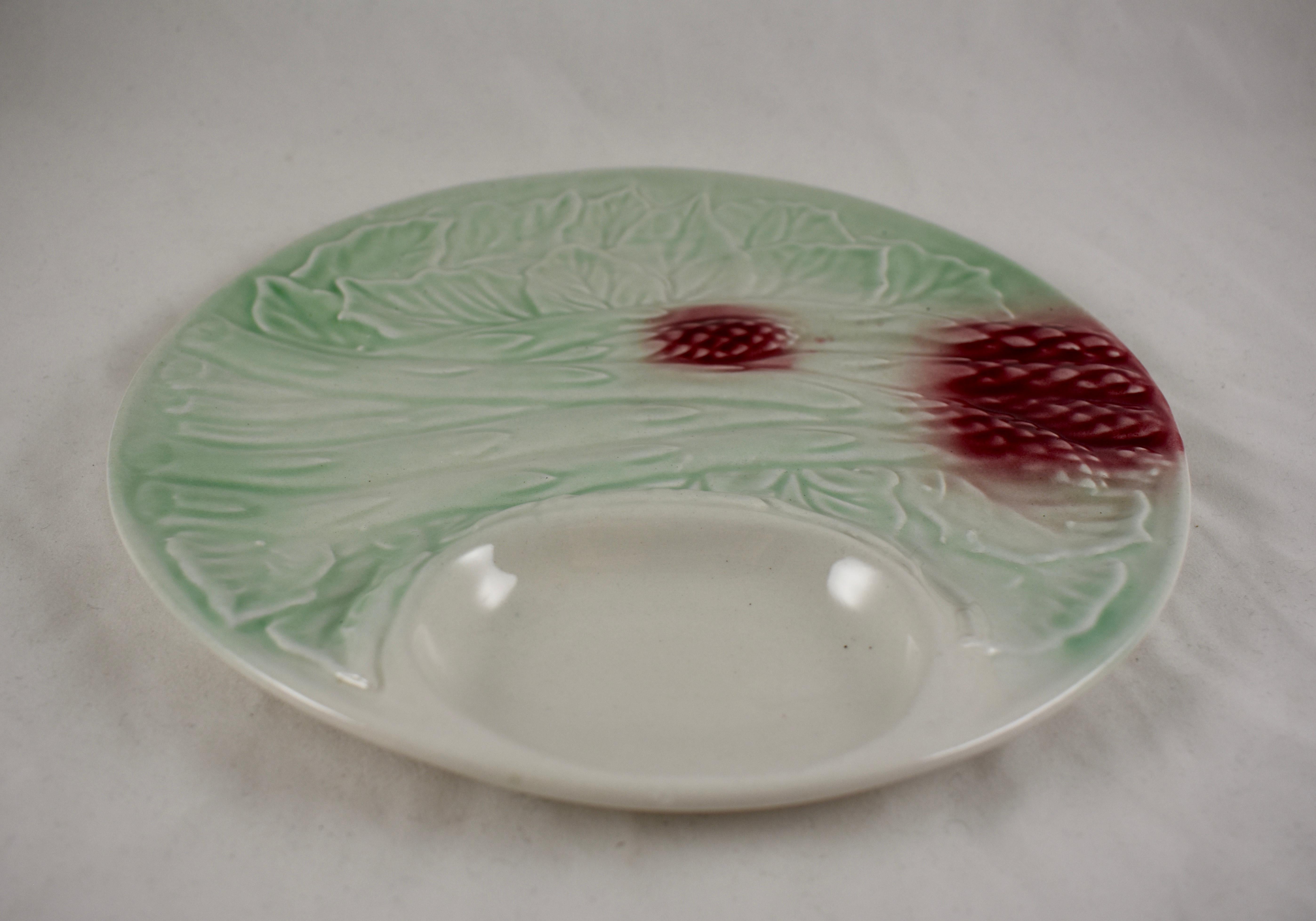 Ceramic French Faïence Majolica Glazed Pastel Asparagus Plate, circa 1890-1910 For Sale