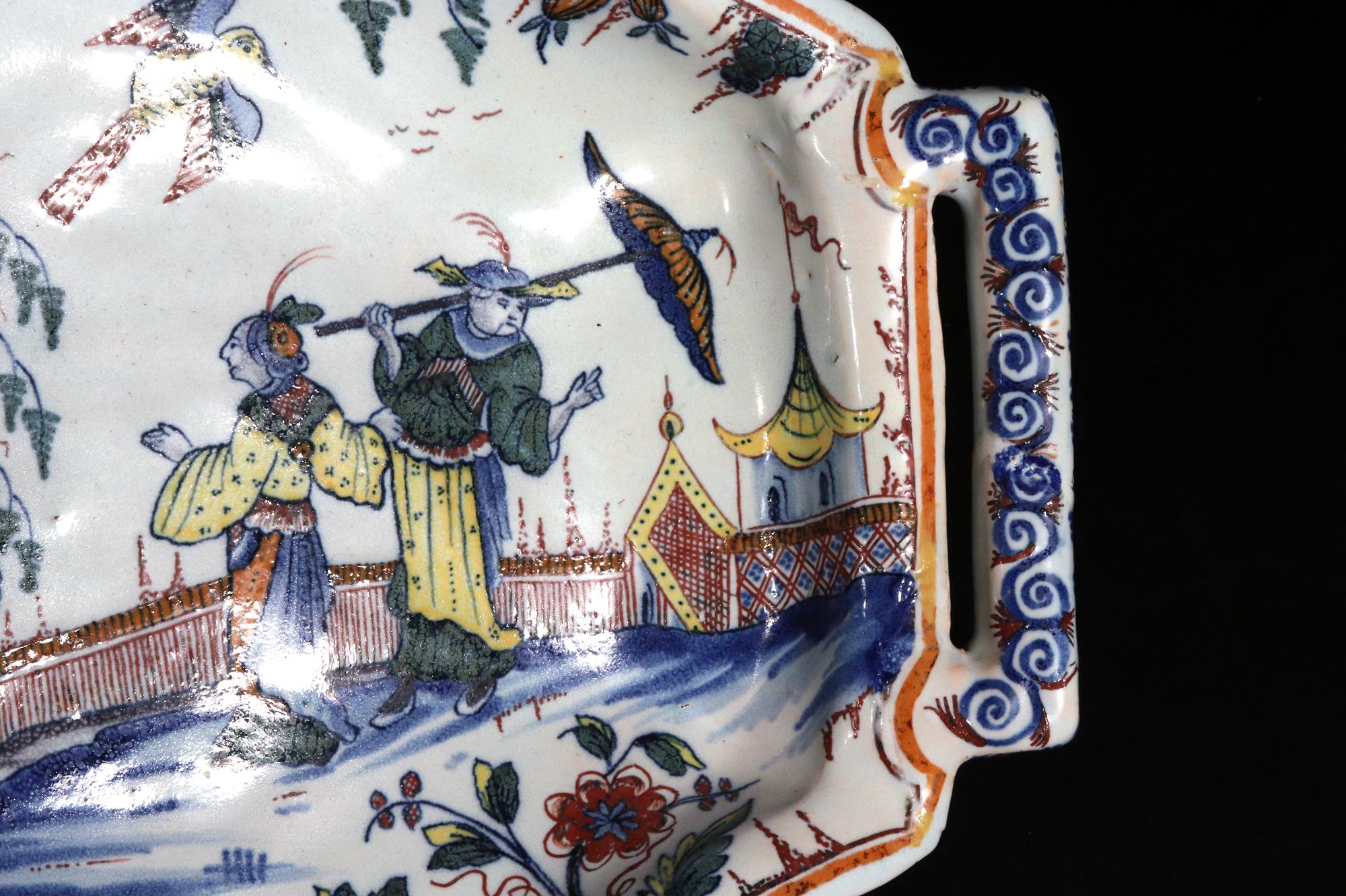 Plateau octogonal oblong à Chinoiserie de la Faïence (Bannette), probablement Rouen en vente 8