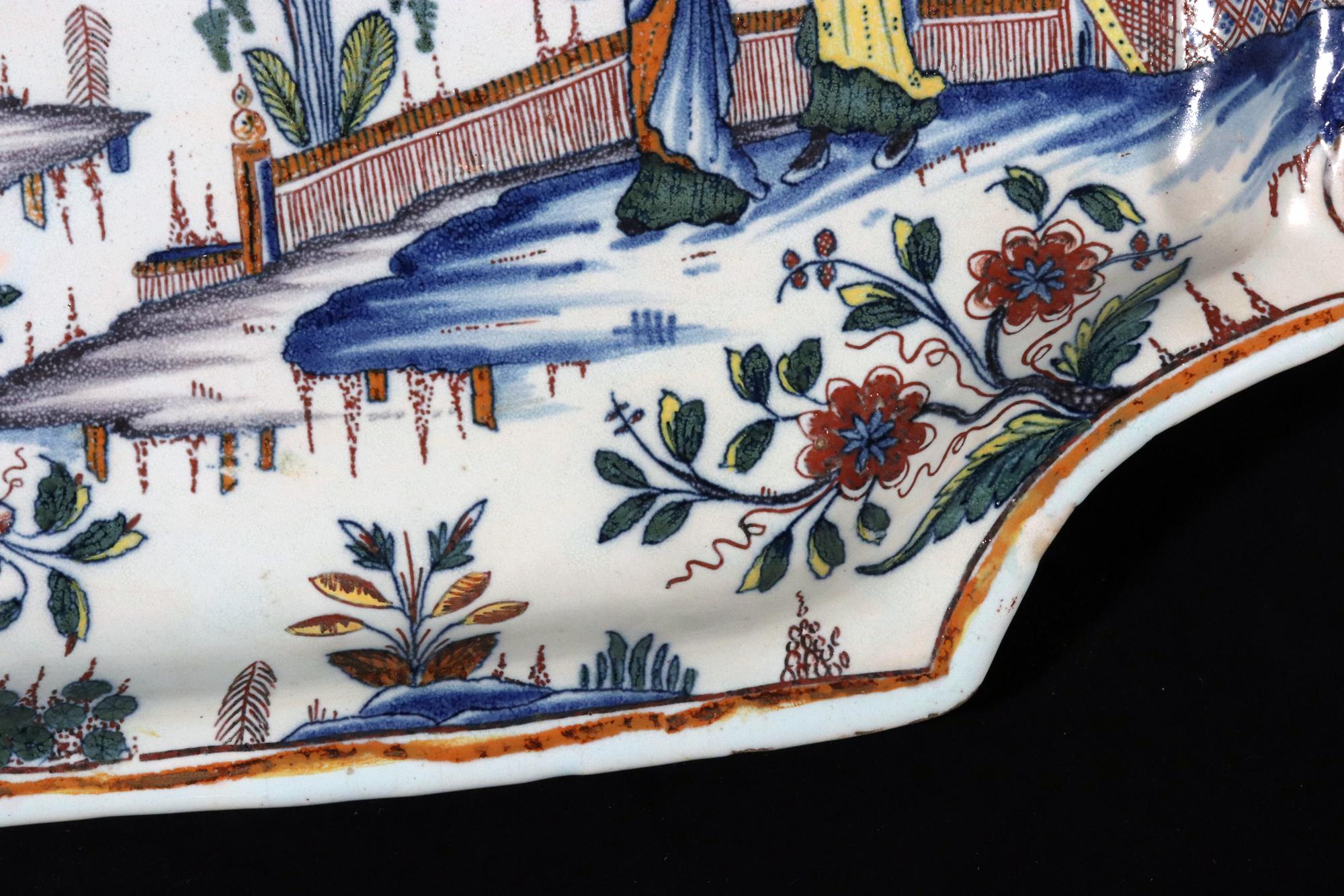 Plateau octogonal oblong à Chinoiserie de la Faïence (Bannette), probablement Rouen en vente 10