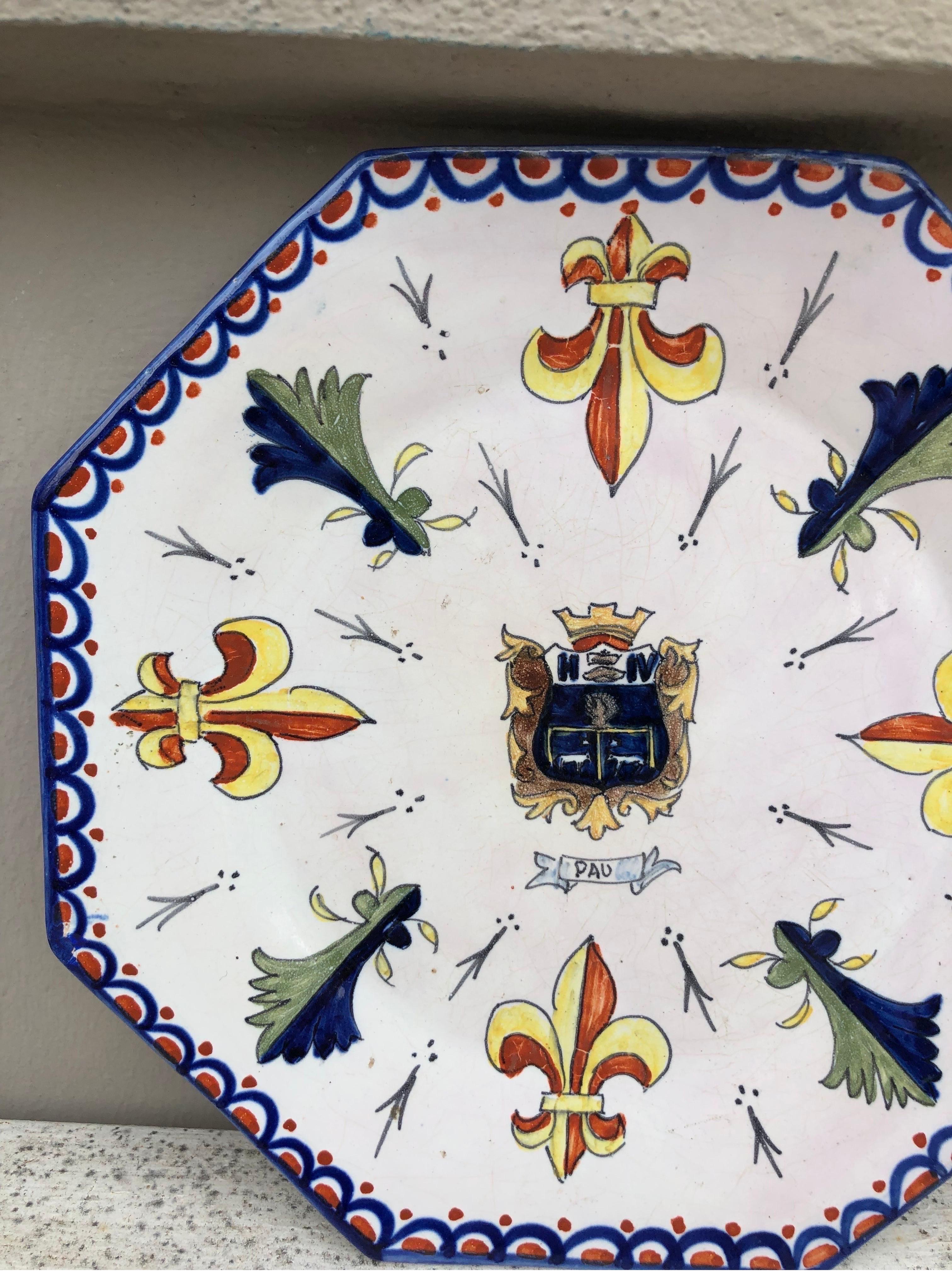 French Faience Octogonal Plate Fleur-De-Lis Circa 1900 In Good Condition For Sale In Austin, TX