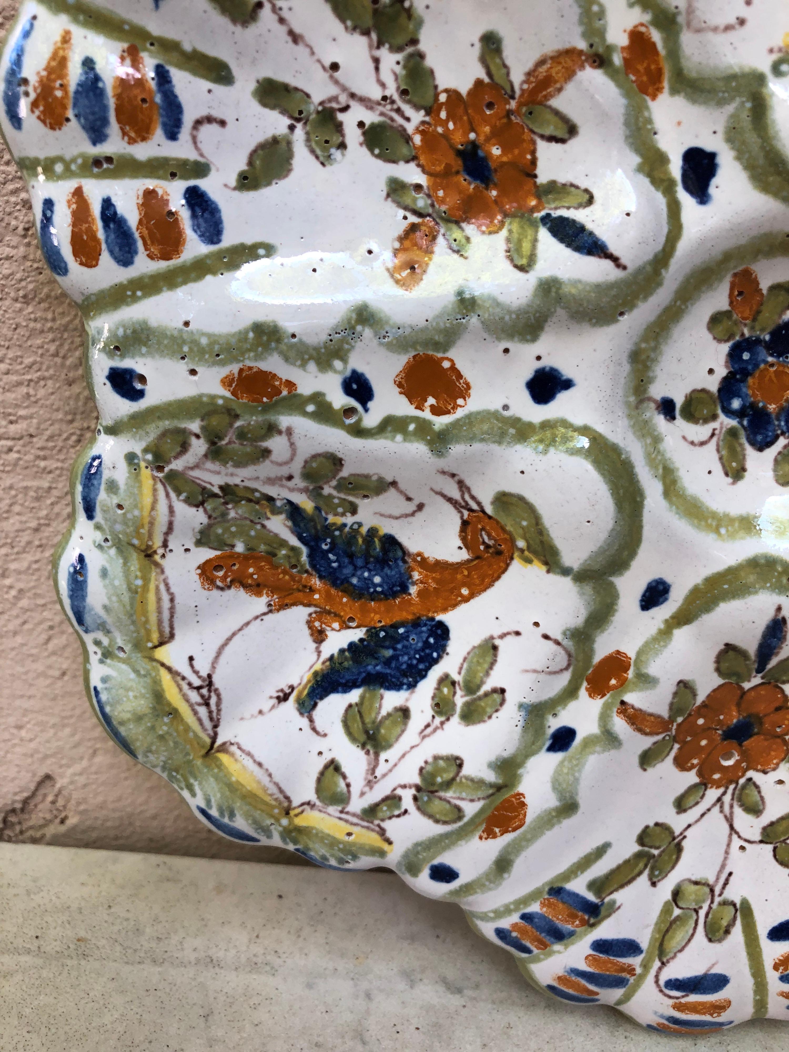 French Faience rustic oyster plate Moustiers style, circa 1940.
Painting of birds and flower on the center.