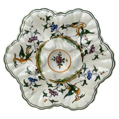 Assiette à huîtres en faïence française de style Moustiers, vers 1940