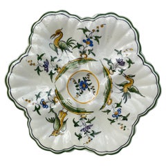 Assiette à huîtres en faïence française de style Moustiers, vers 1940