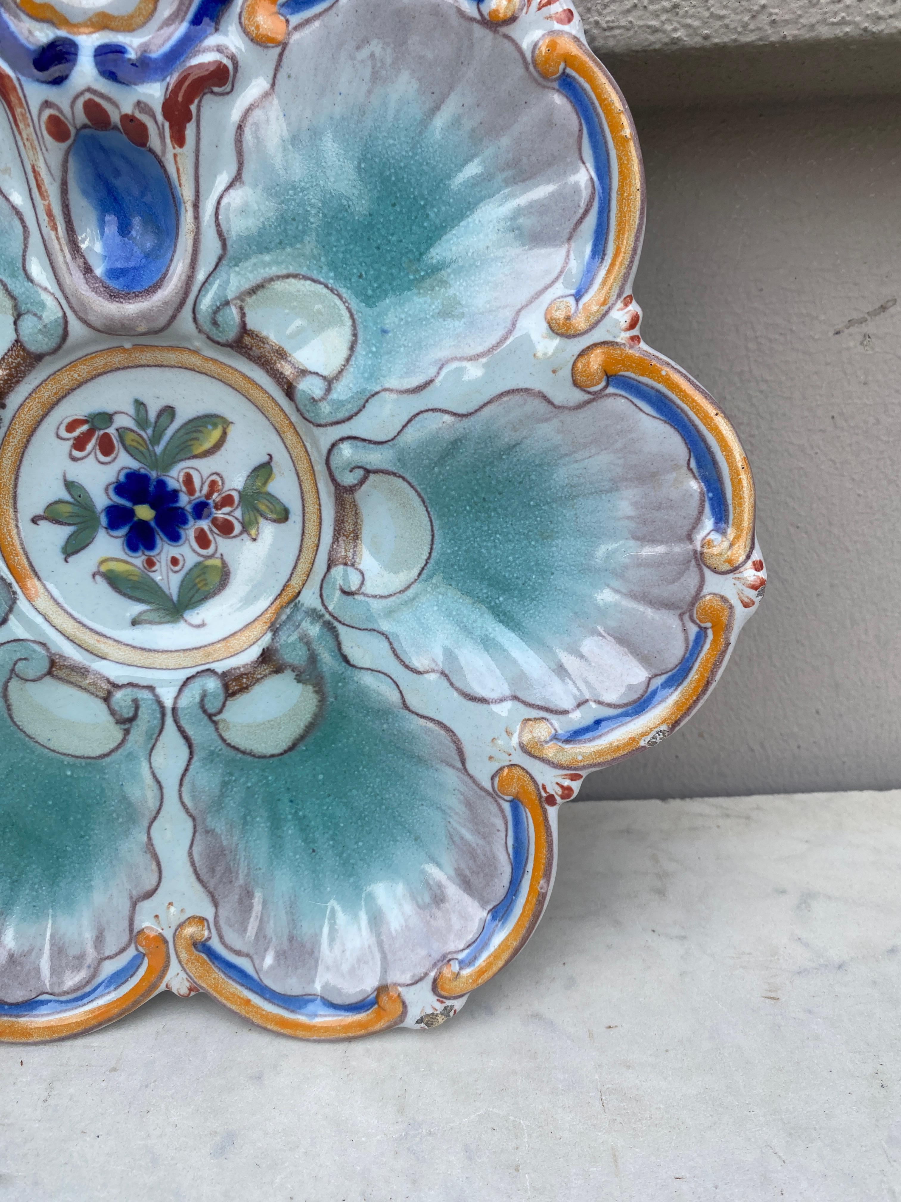 Français Assiette à huîtres en faïence française Saint-Clément, vers 1890 en vente