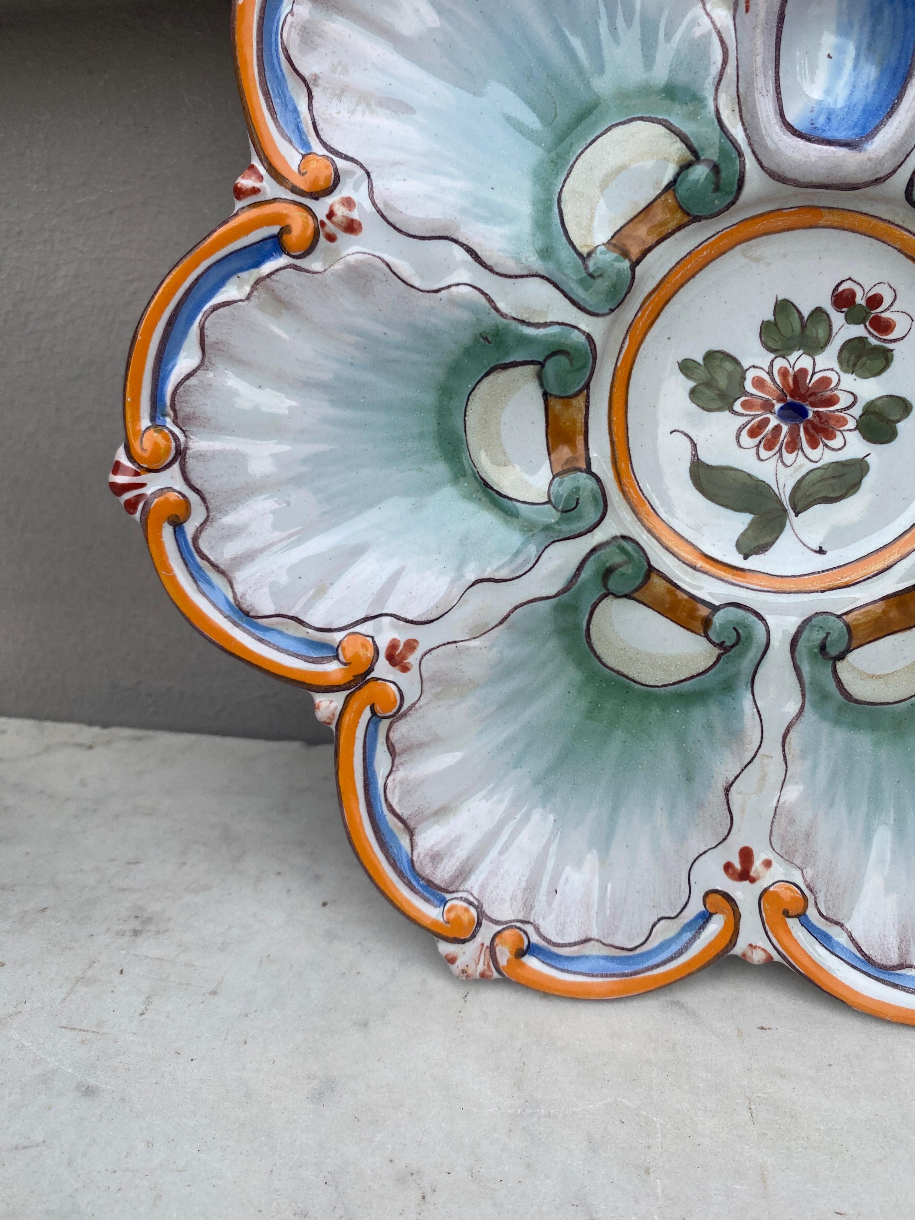Français Assiette à huîtres en faïence française Saint-Clément, vers 1890 en vente