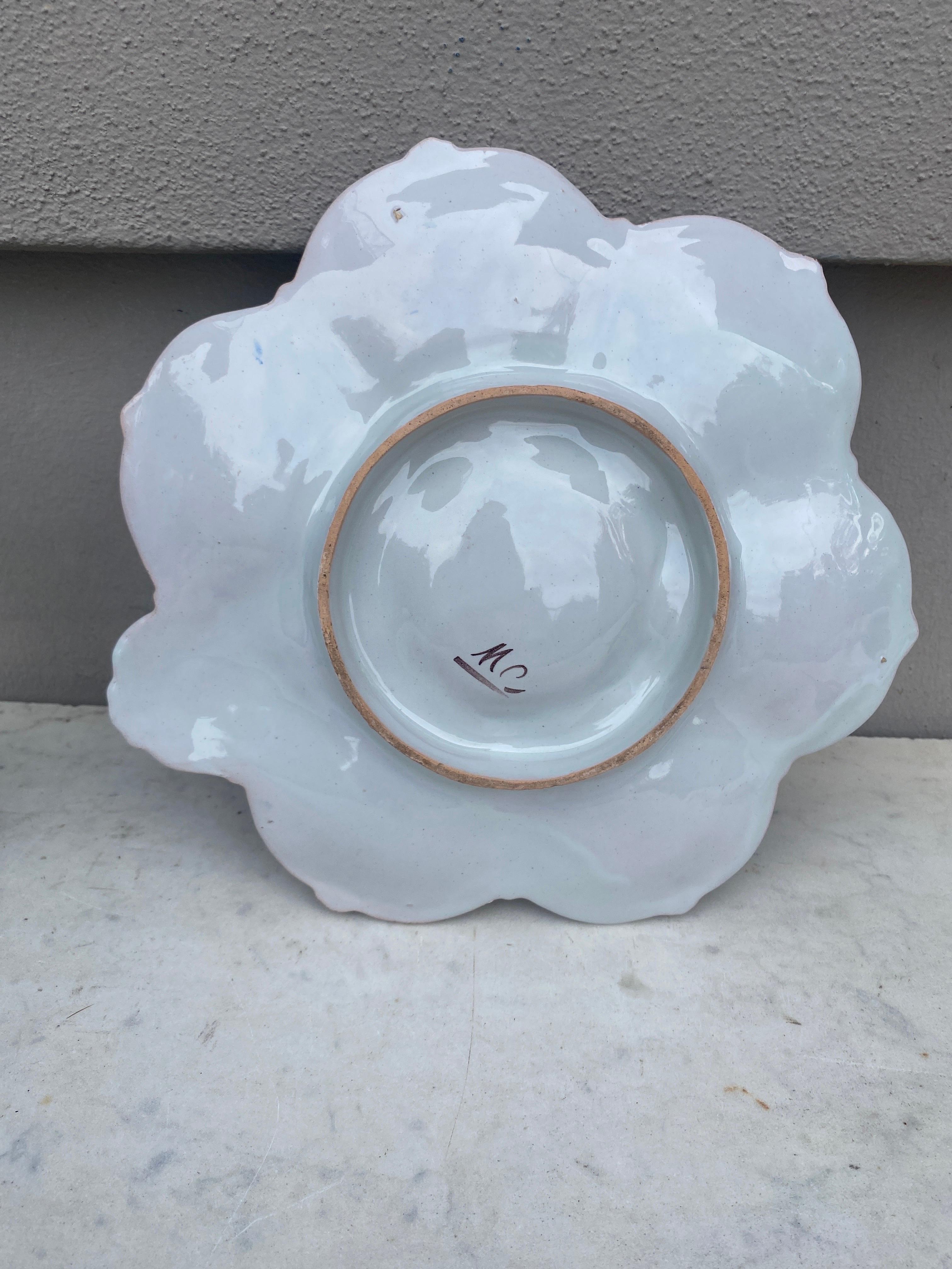 Assiette à huîtres en faïence française Saint-Clément, vers 1890 Bon état - En vente à Austin, TX