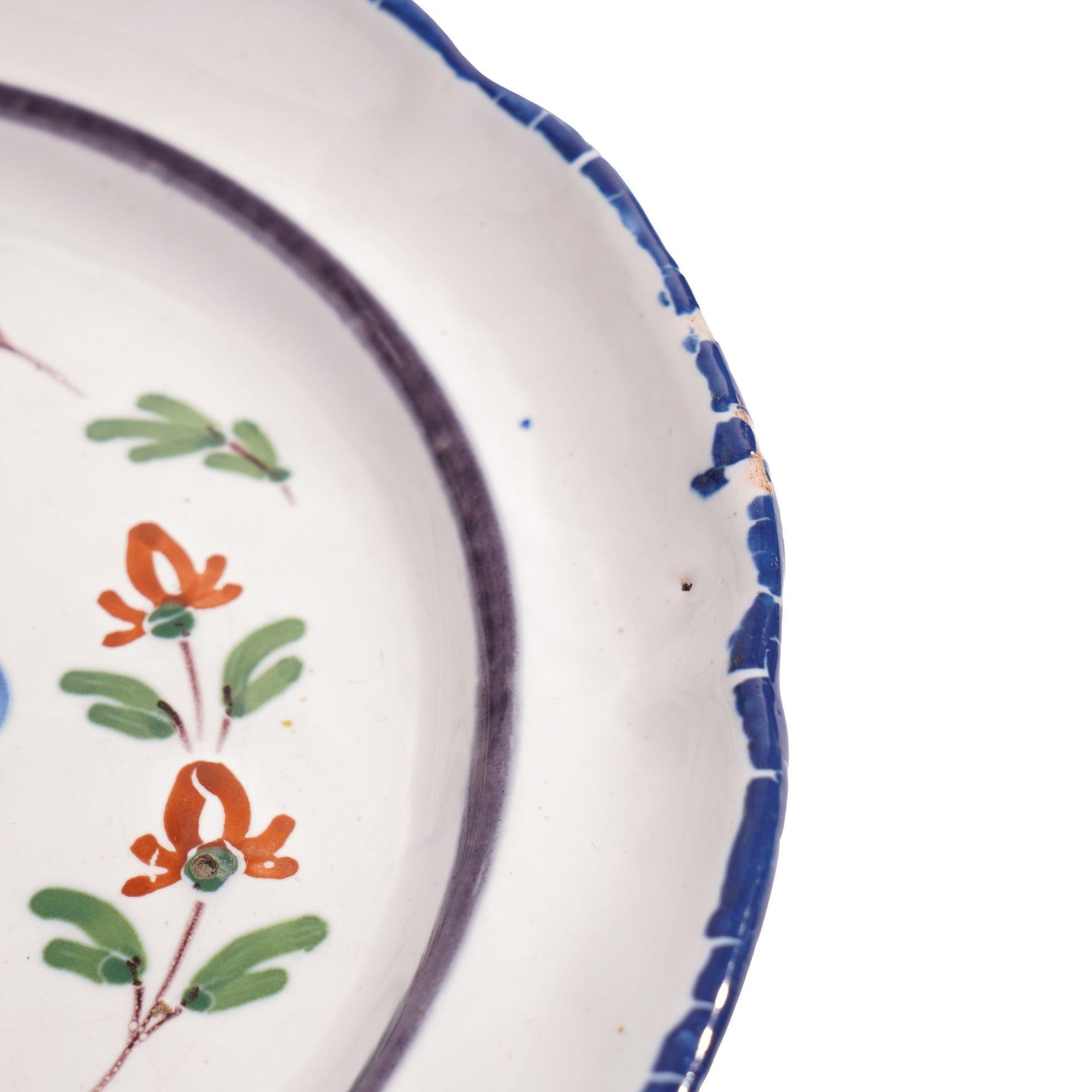 Französischer Fayence-Teller, um 1800 (19. Jahrhundert) im Angebot
