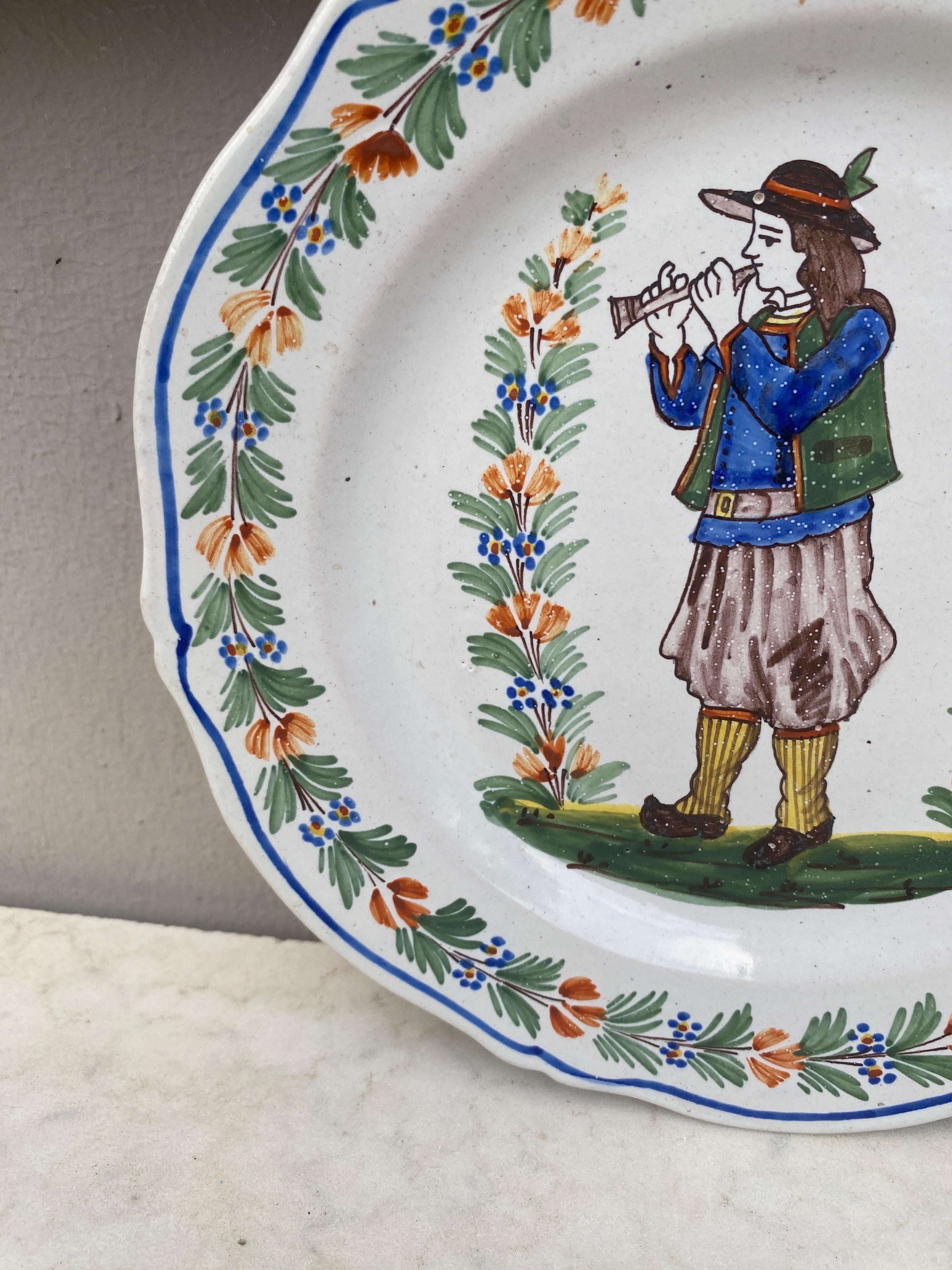 French Faience Plate Henriot Quimper Circa 1900 In Good Condition For Sale In Austin, TX
