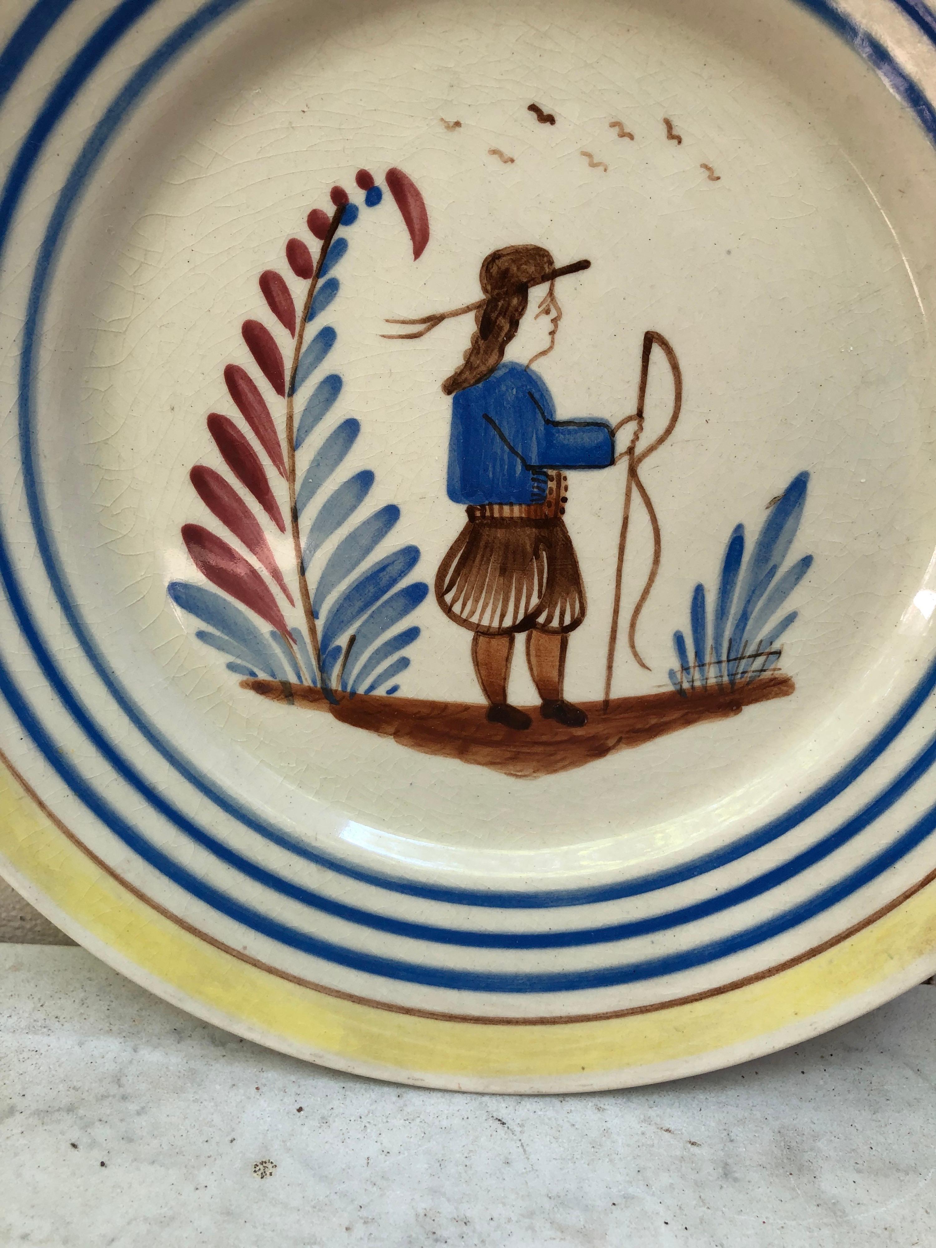Plato de loza francesa Henriot Quimper, hacia 1930 Provincial francés en venta