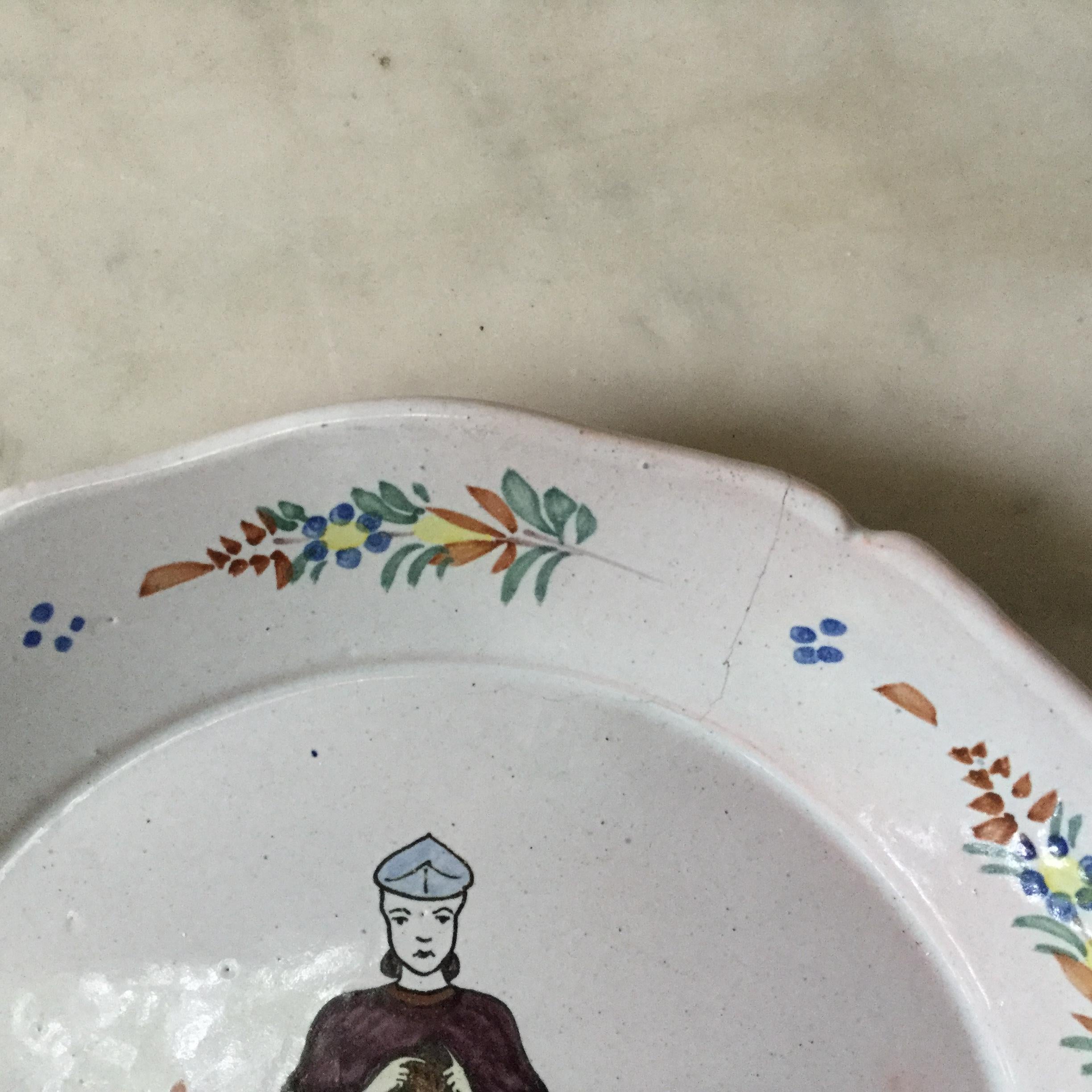Französischer Fayence-Teller Quimper:: um 1880 im Zustand „Gut“ im Angebot in Austin, TX