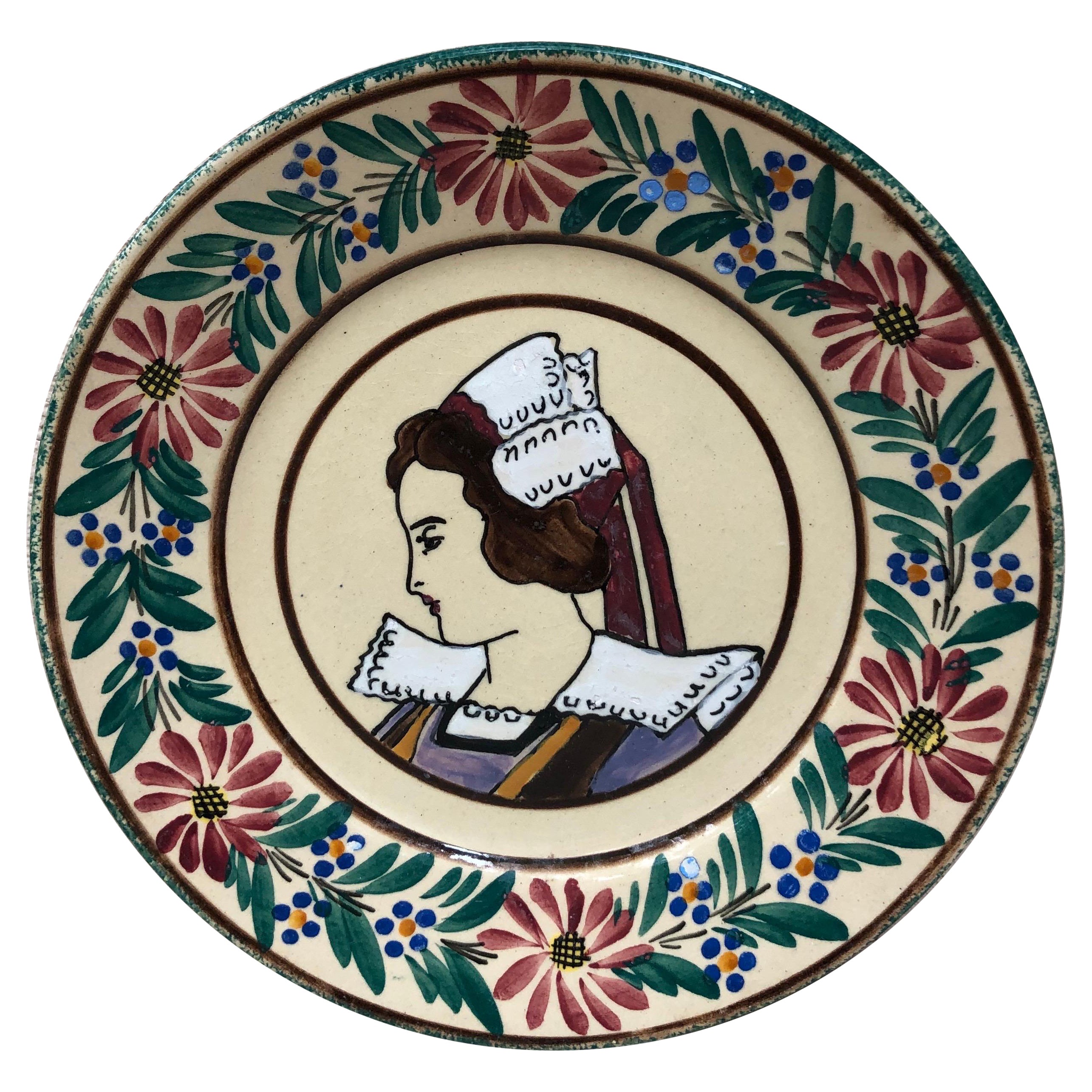 Assiette en faïence française Quimper, vers 1920