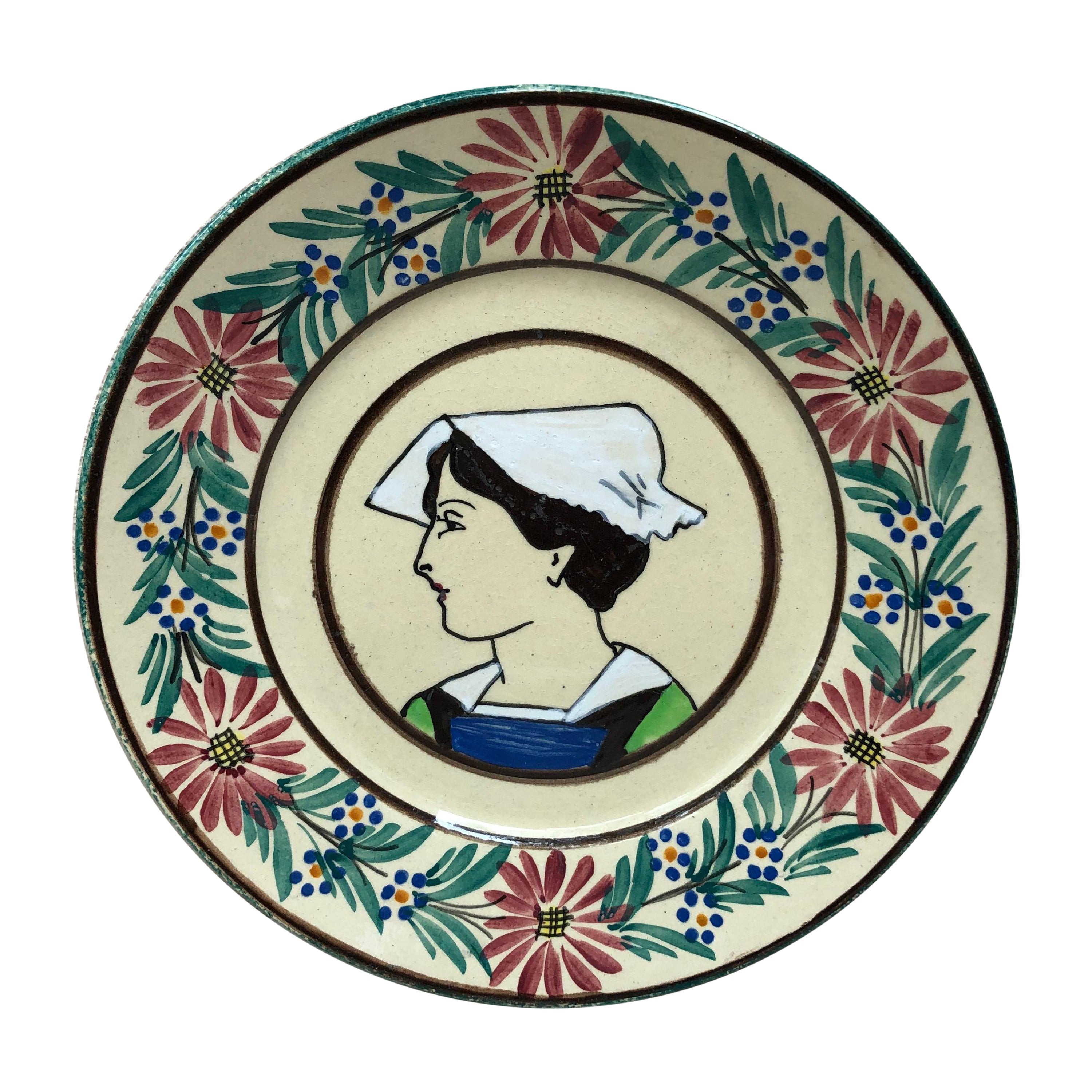 Assiette en faïence française Quimper, vers 1920