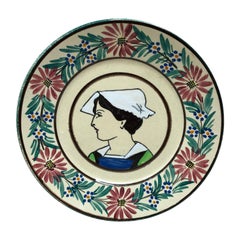 Assiette en faïence française Quimper, vers 1920