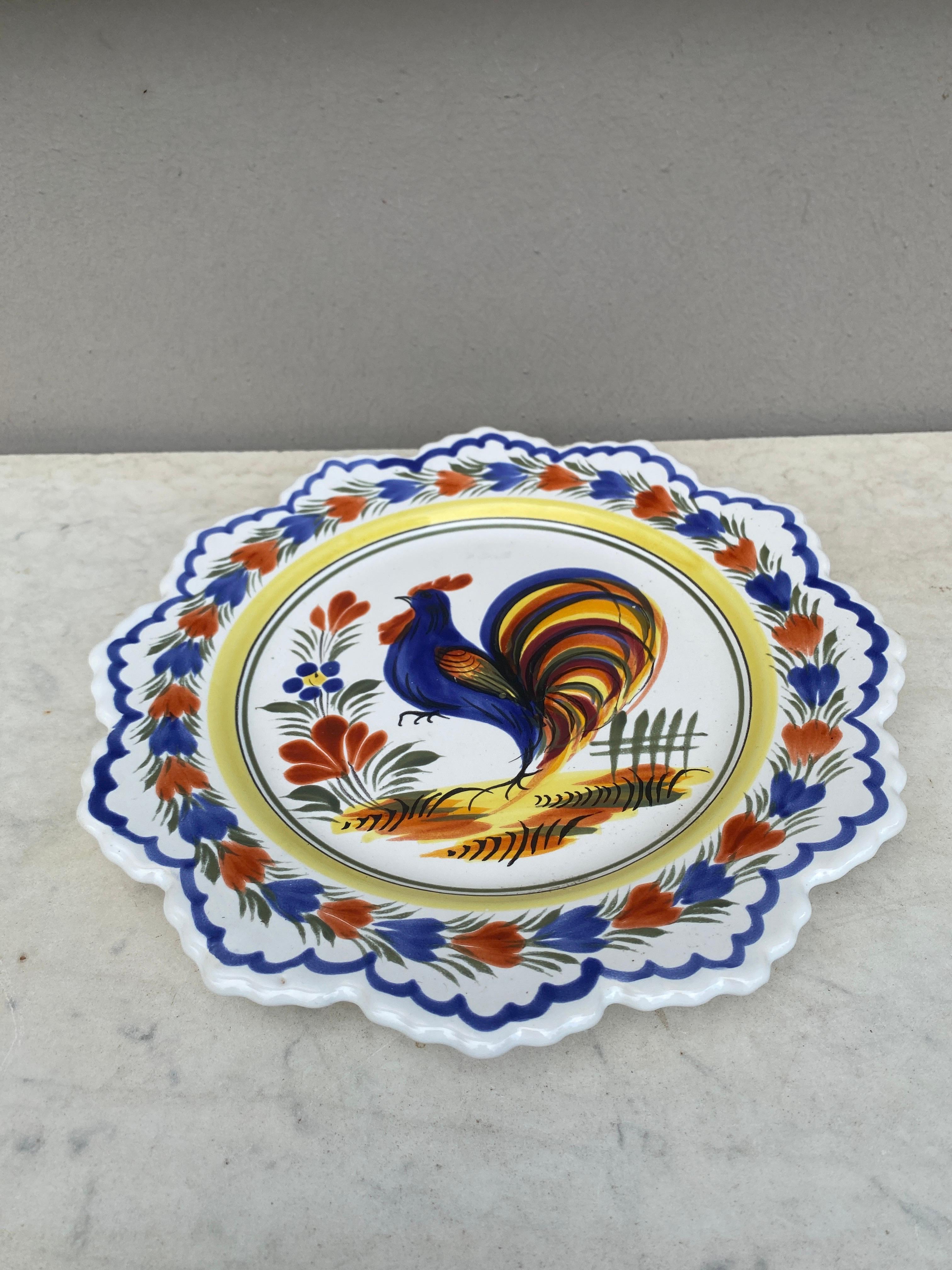 French Faience Plate Quimper circa 1960 In Good Condition For Sale In Austin, TX