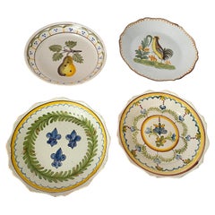 Assiettes en faïence française du 19ème siècle en forme de poire, motif décoratif bleu et vert, lot de 4