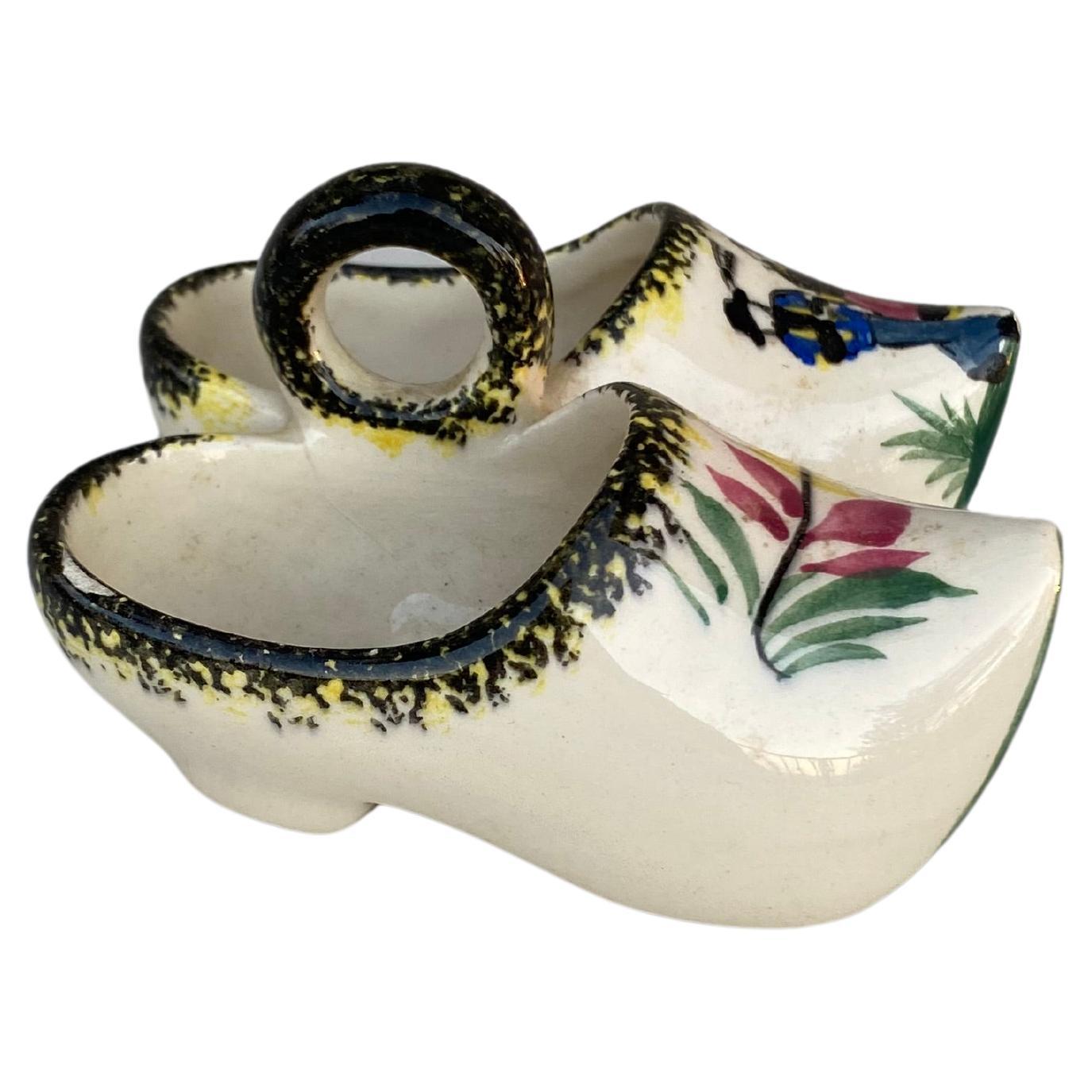 French Faience Saltcellar Clog Henriot Quimper, circa 1930 In Good Condition For Sale In Austin, TX