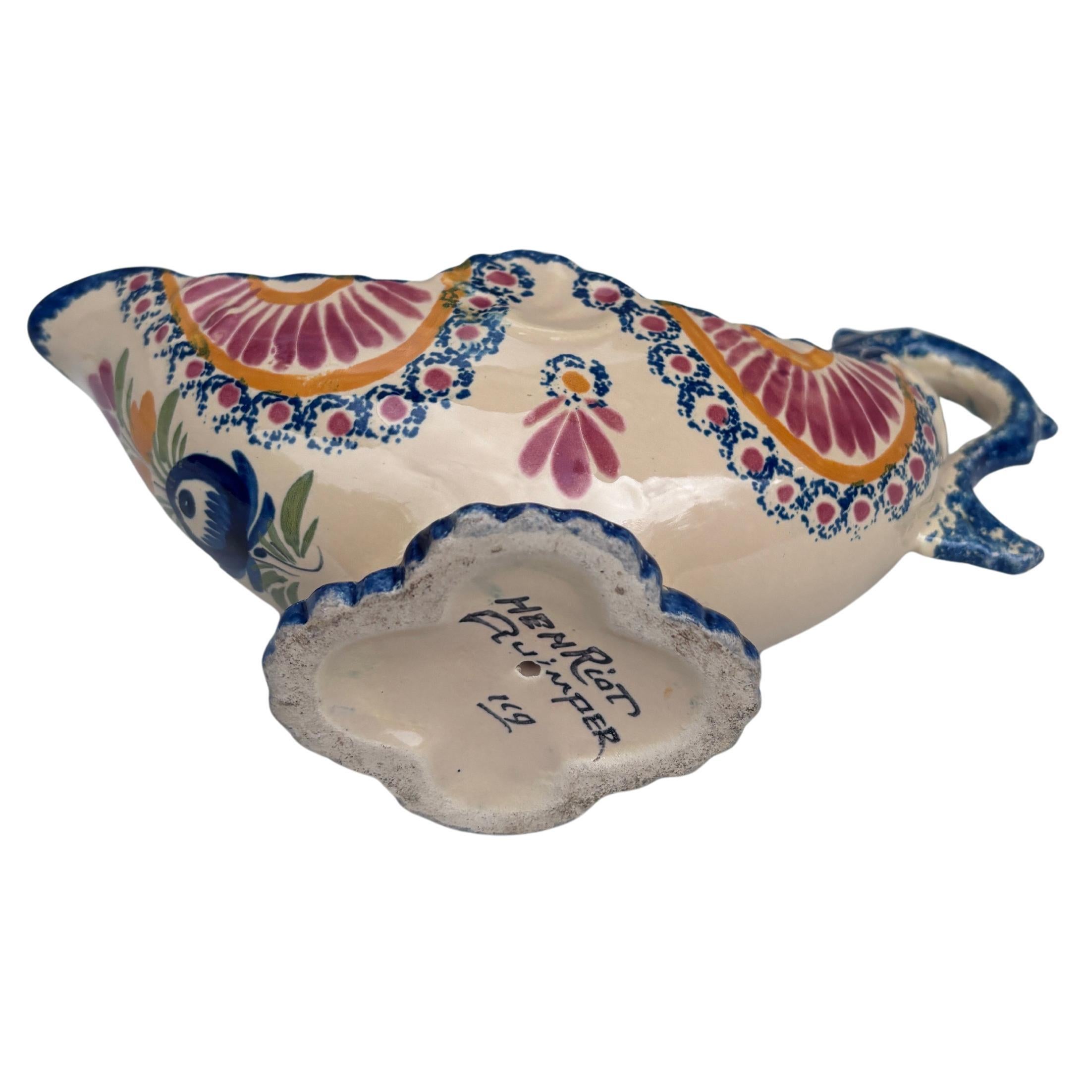 Französische Fayence Untertasse signiert Henriot Quimper um 1940 (Mitte des 20. Jahrhunderts) im Angebot