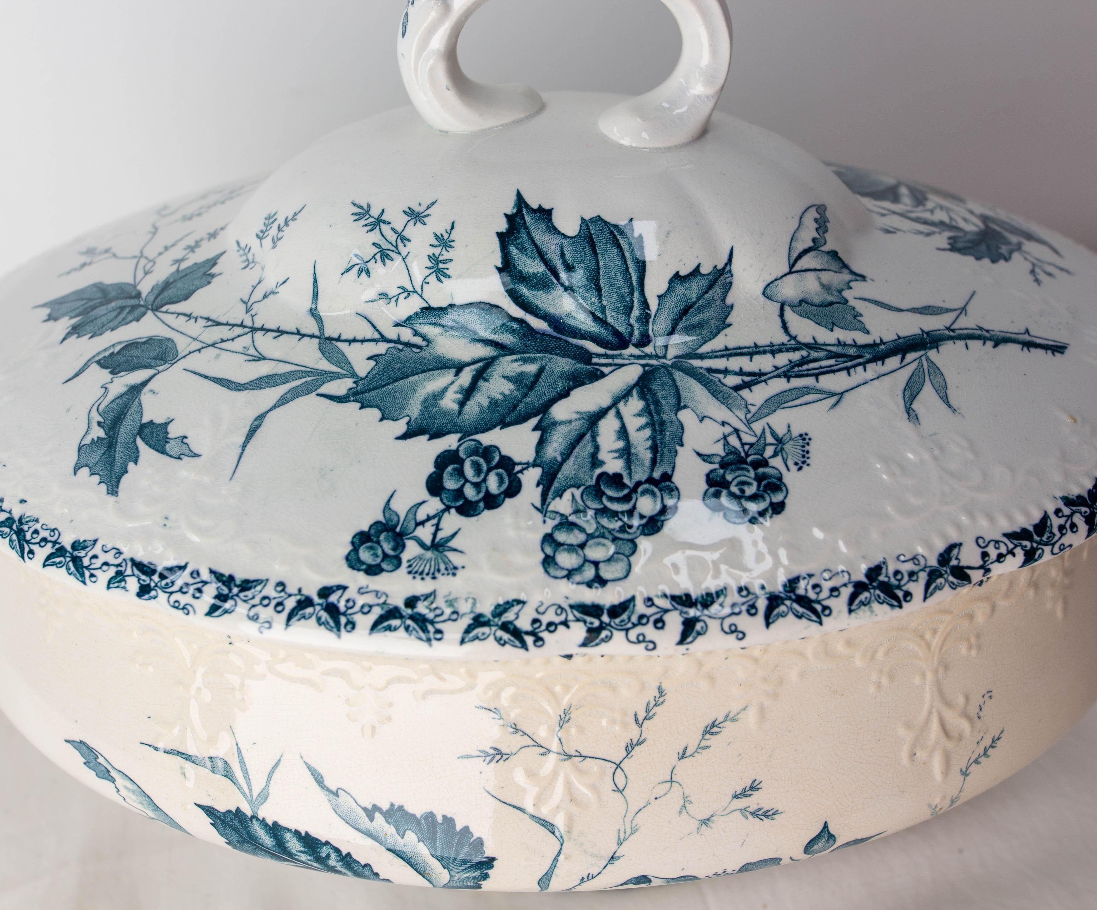 French Faience Soup Tureen with Floral Decoration, circa 1900 For Sale 3