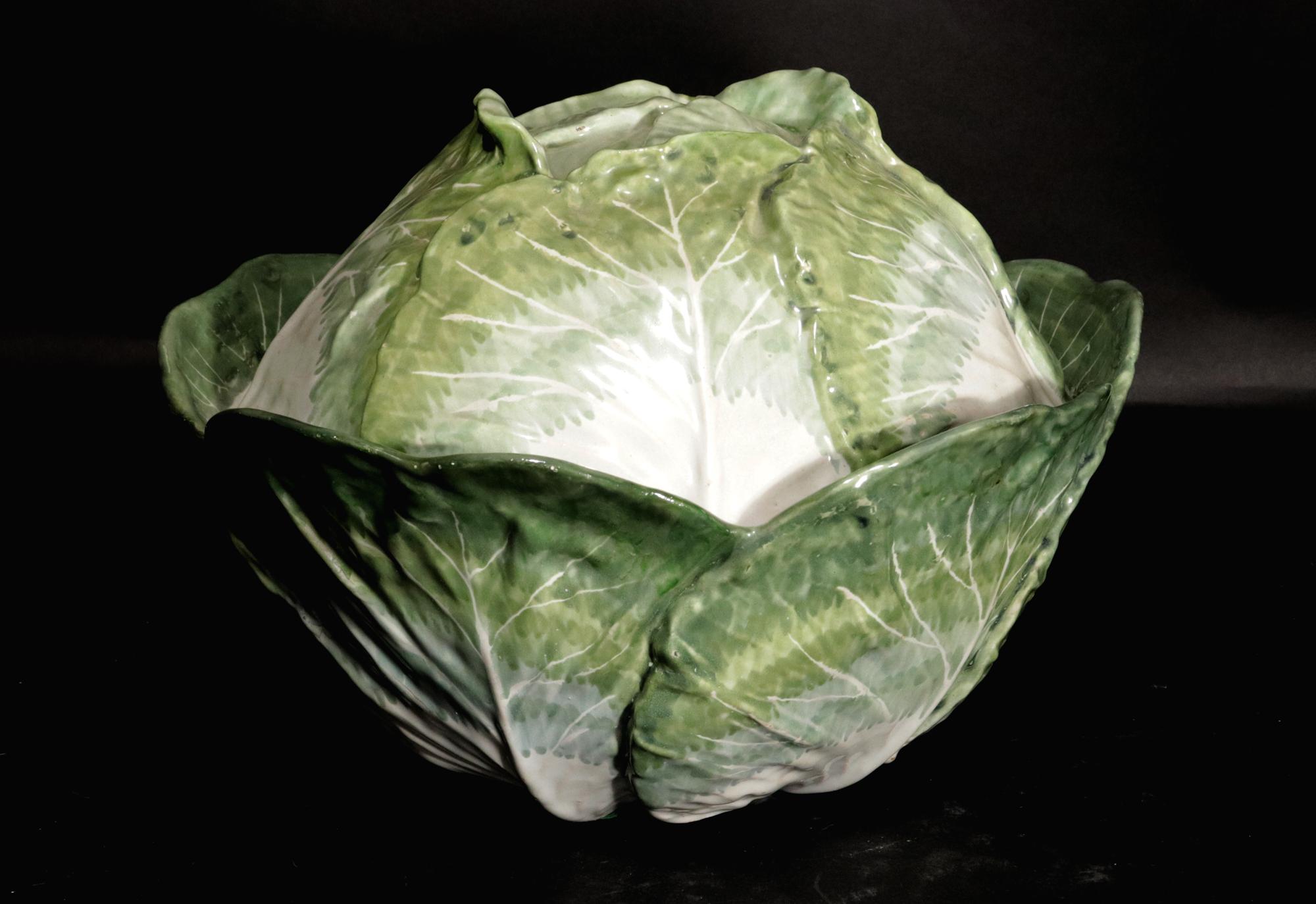 Français Soupière à choux et couvercle en faïence de la manufacture de Strasbourg en vente