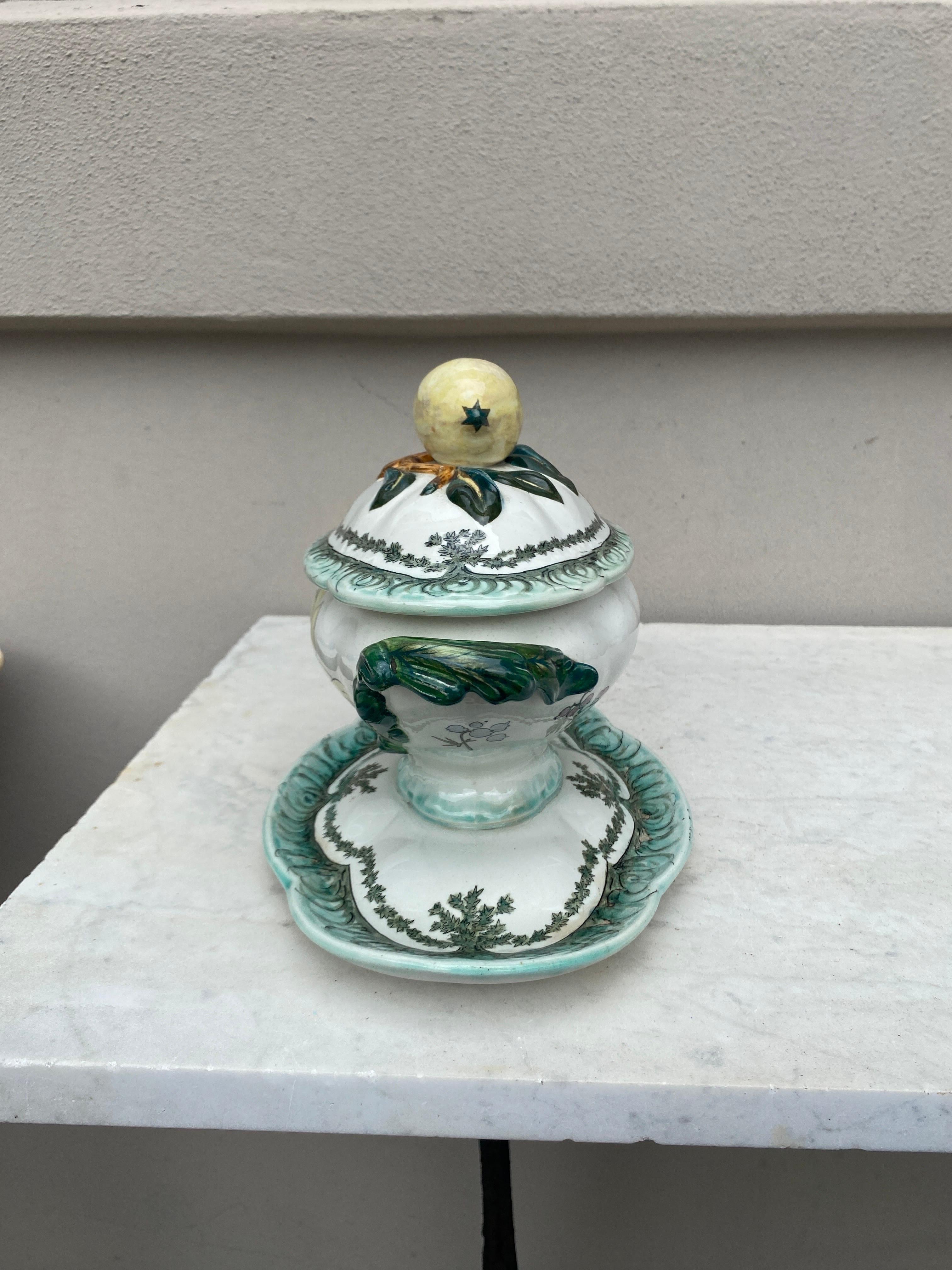Sopera de girasol de loza francesa Creil et Montereau, circa 1890 en venta 2