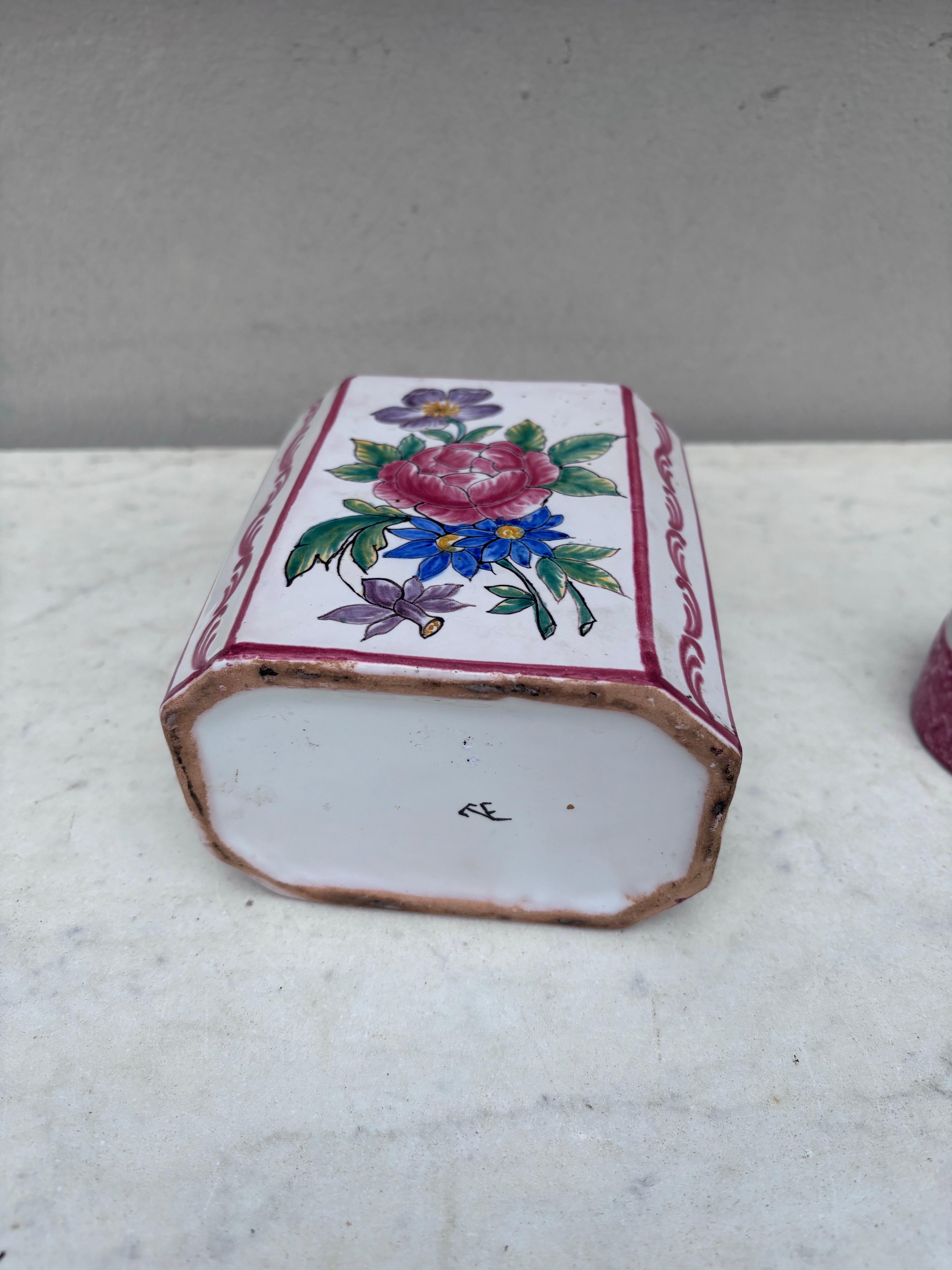 Faenza Barattolo da tè in maiolica francese Fiori Emile Tessier Malicorne Circa 1930 in vendita