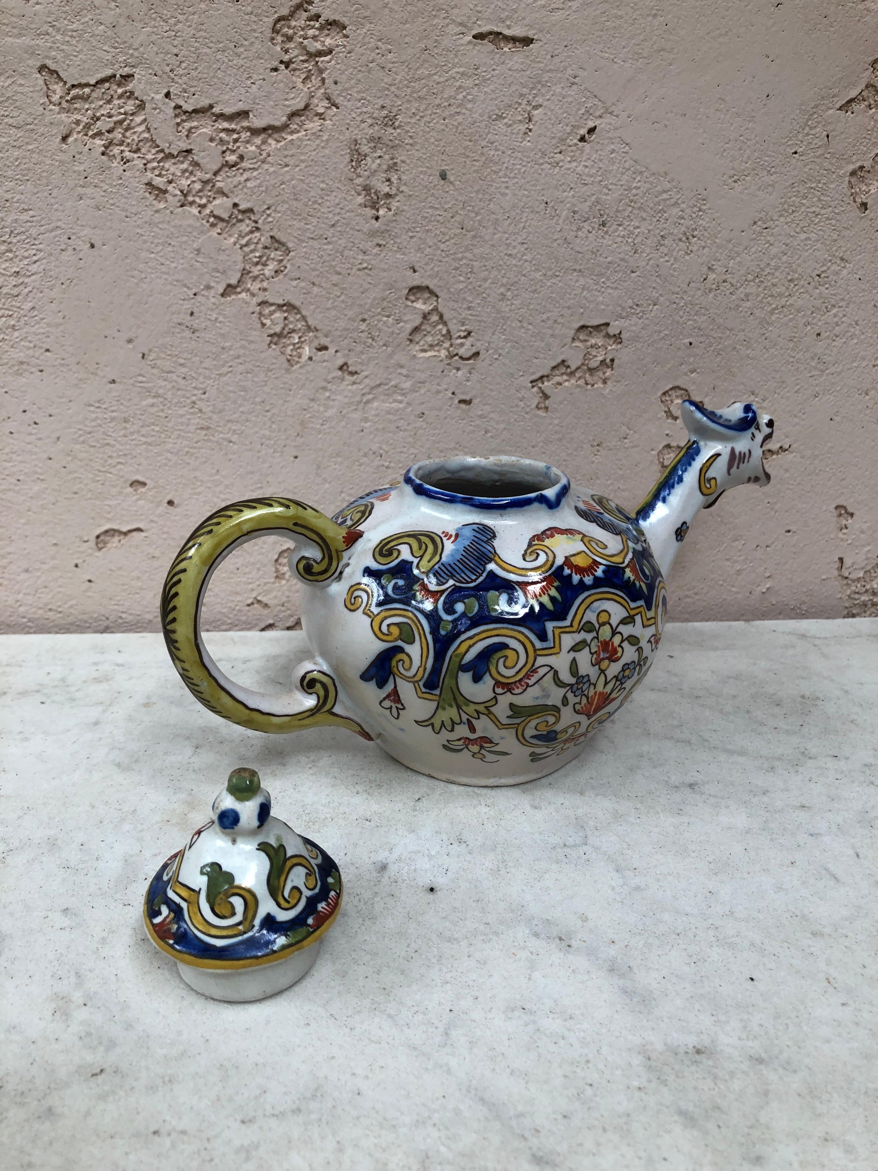 Französische Fayence-Teekanne aus französischer Fayence Desvres, um 1900 im Angebot 1