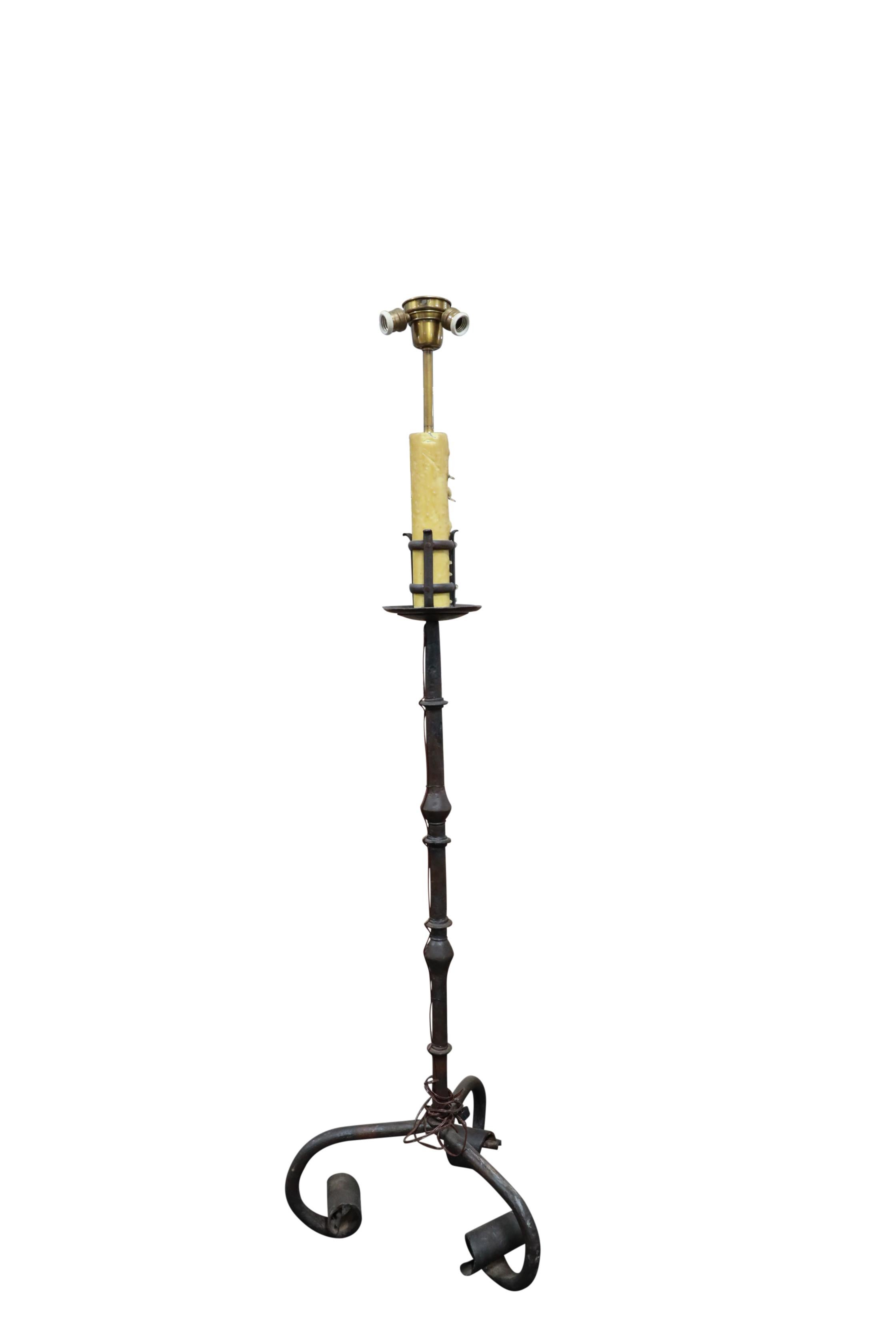 Lámpara candelabro de forja francesa en Bueno estado para la venta en Round Top, TX
