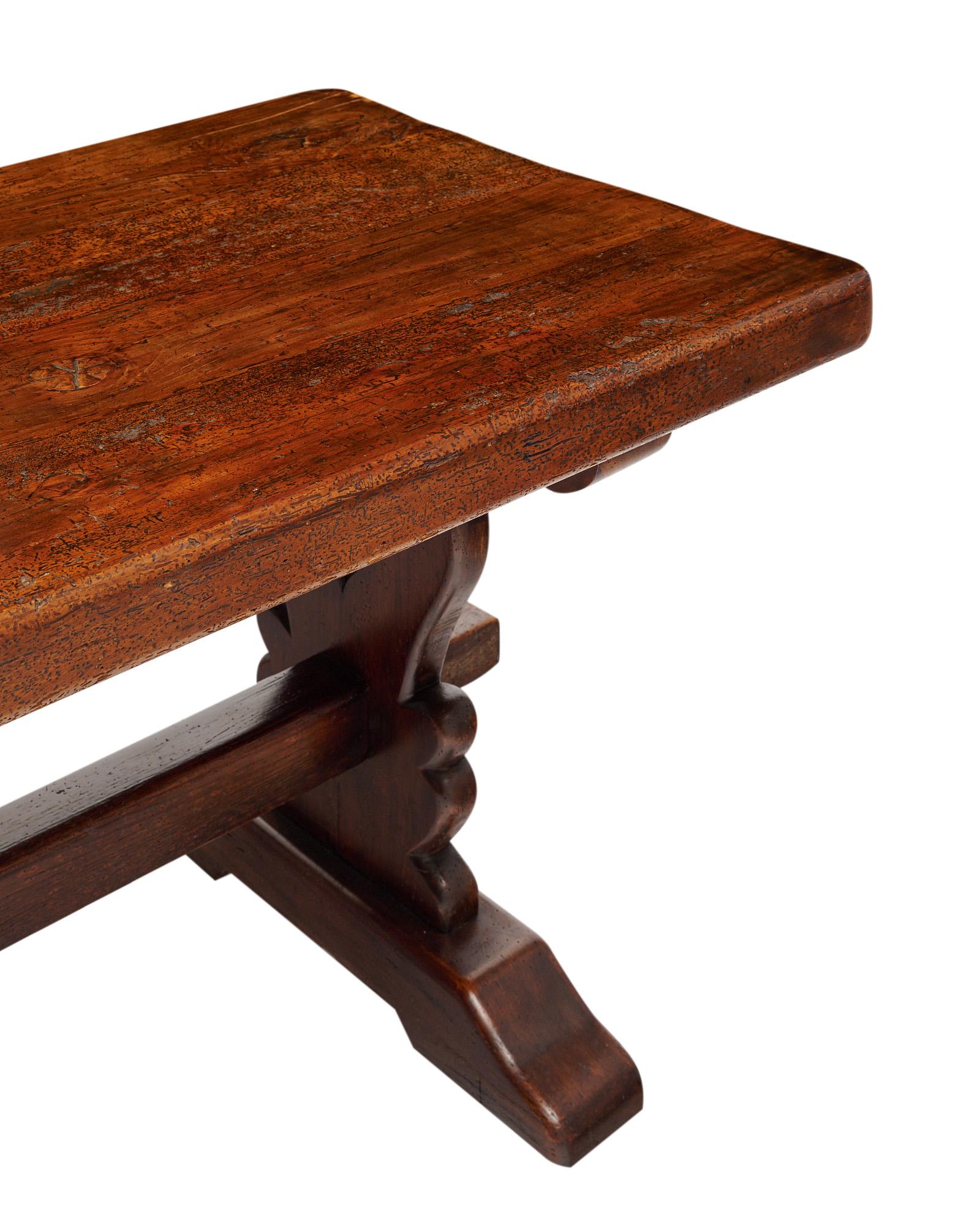 Sculpté Table de ferme française en vente
