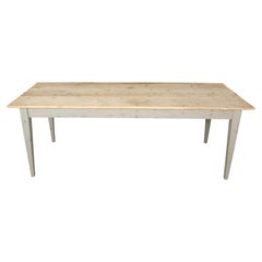 Mesa de granja francesa hecha con madera recuperada