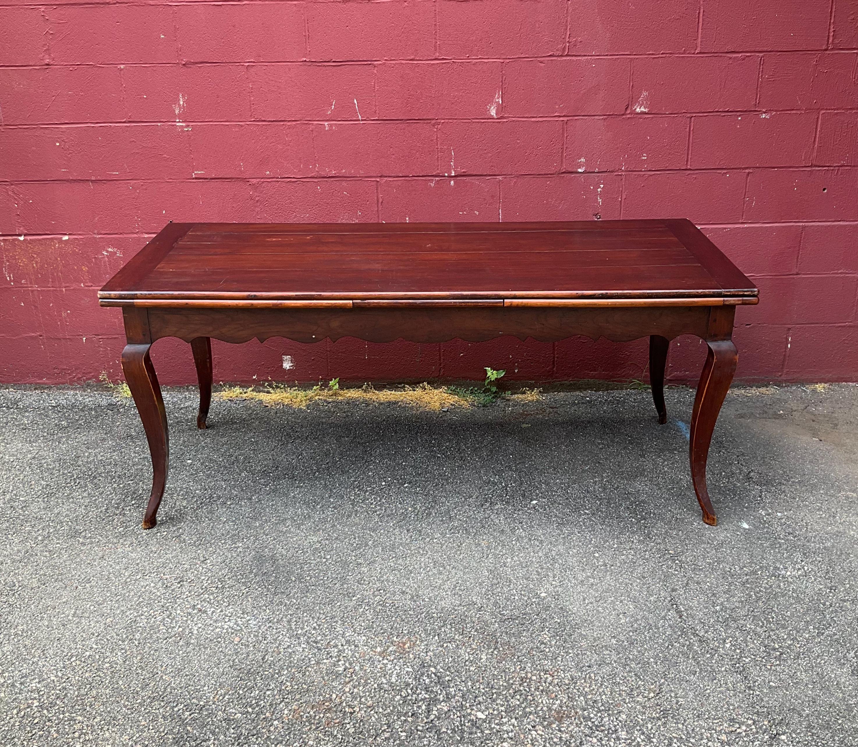 French Farm Table with Leaves In Good Condition For Sale In Buchanan, NY
