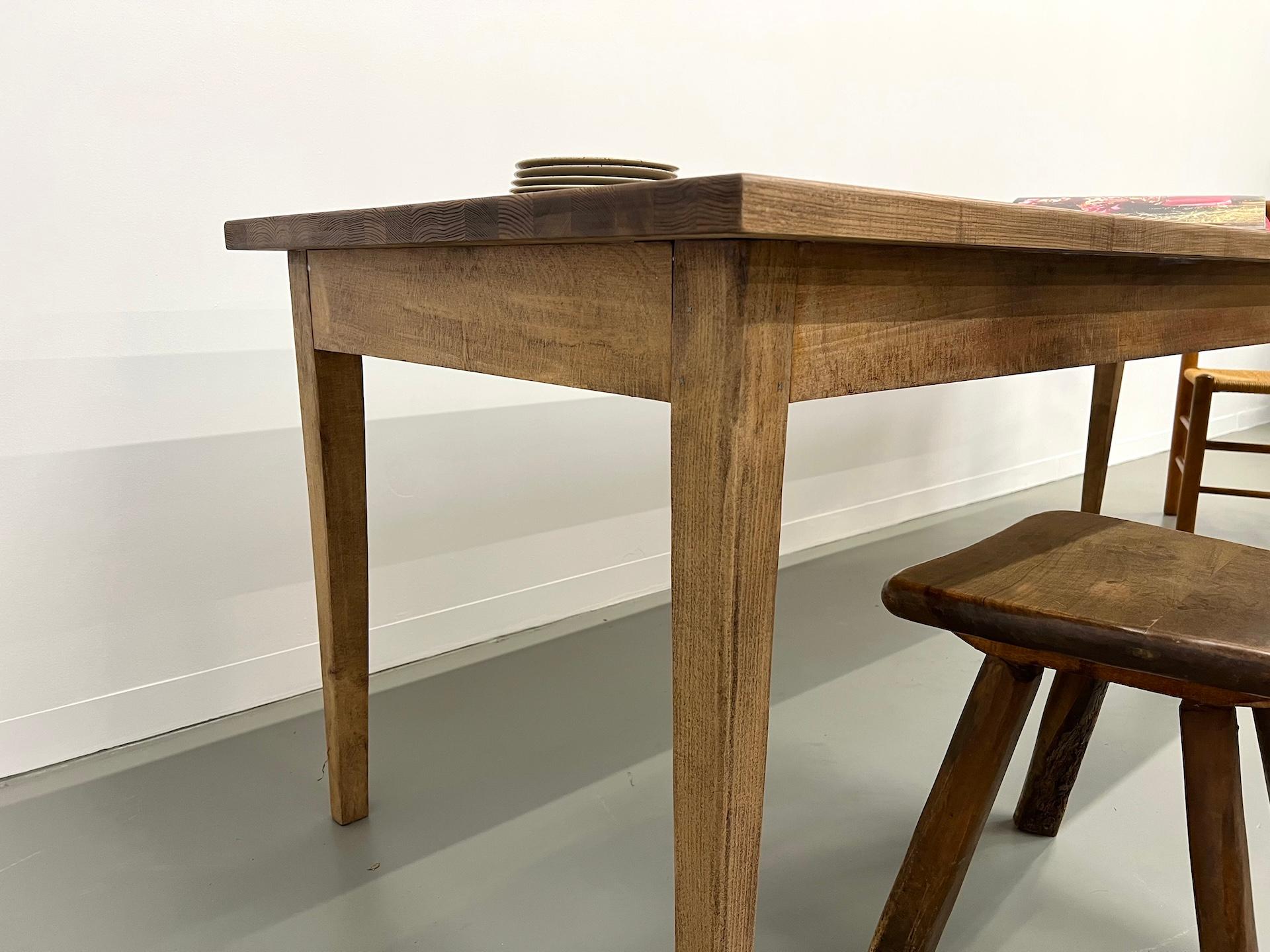 French farm table with spindle legs in solid beech and ash For Sale 6