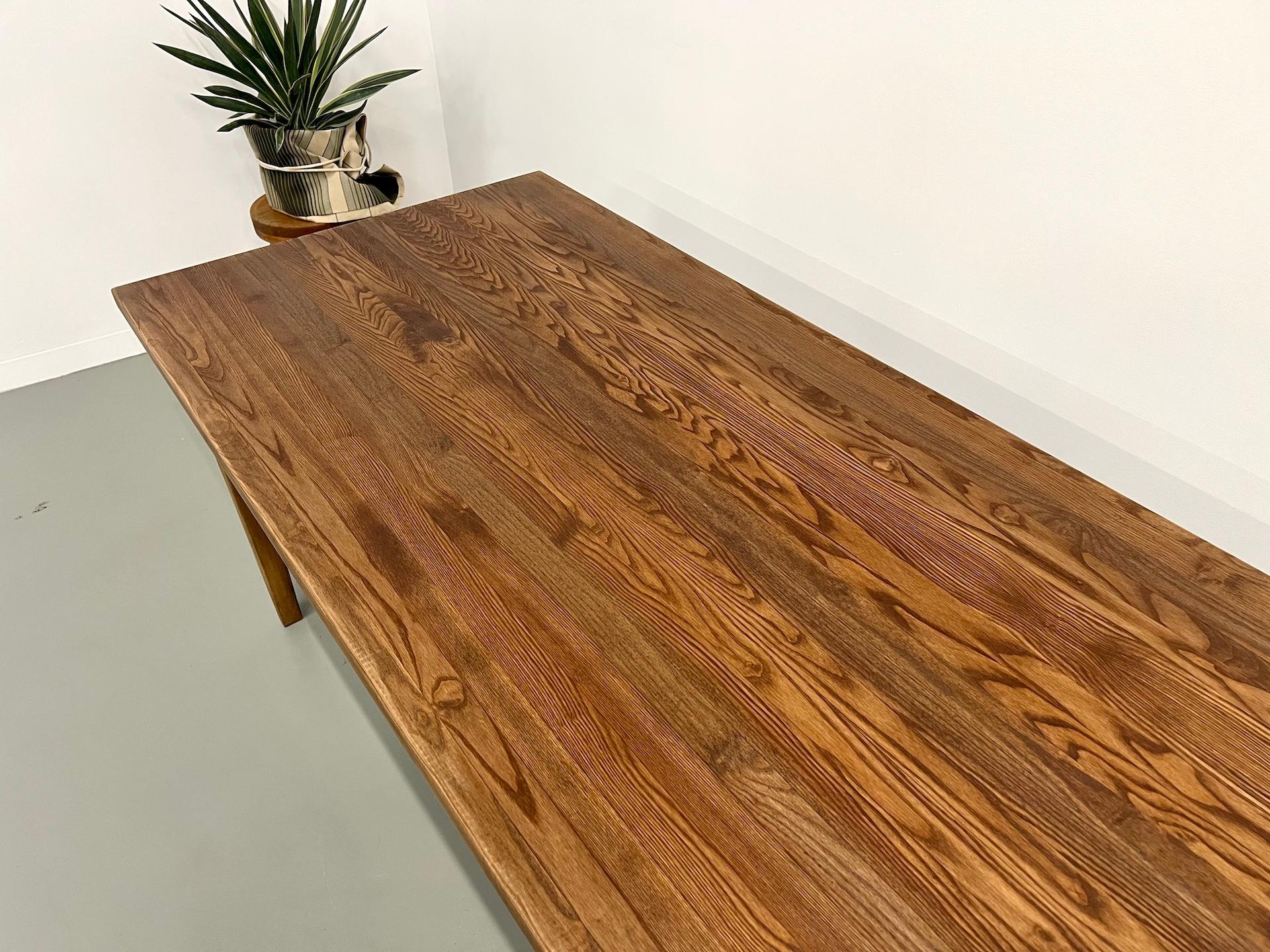 French farm table with spindle legs in solid beech and ash For Sale 2