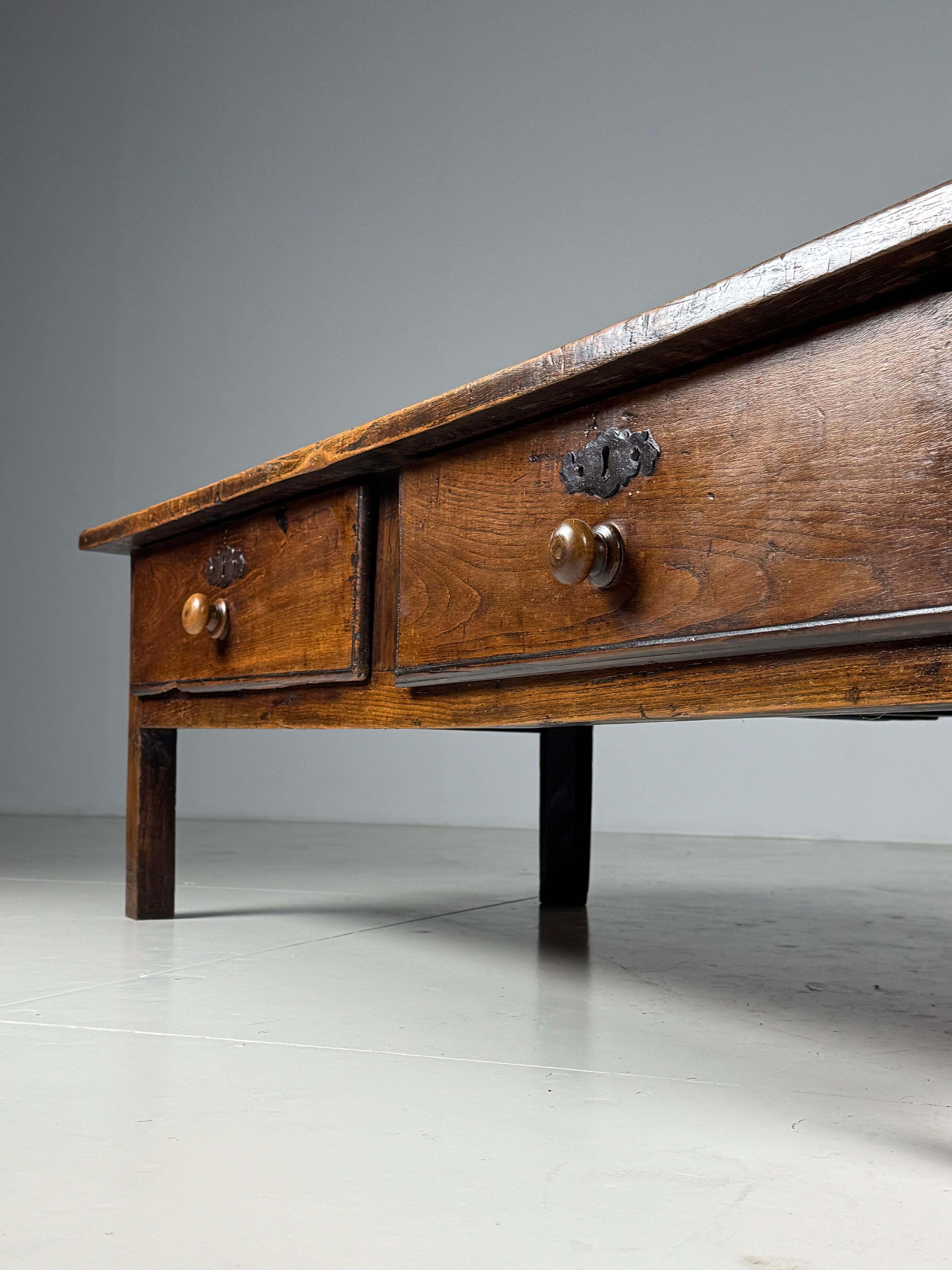 French Farmhouse coffee table ca. 1800 For Sale 3